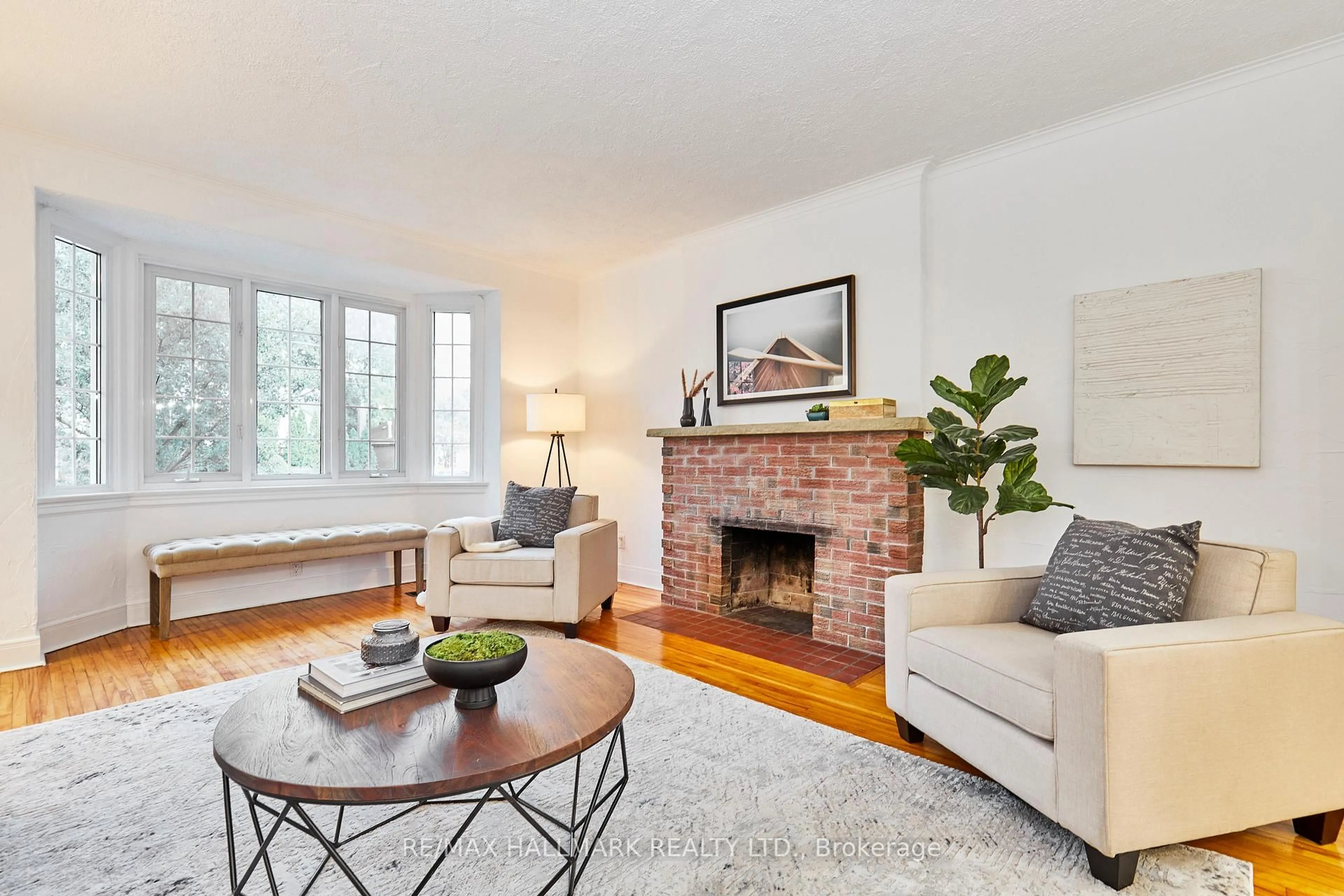 Living room with furniture, unknown for 1254 Kingston Rd, Toronto Ontario M1N 1P3