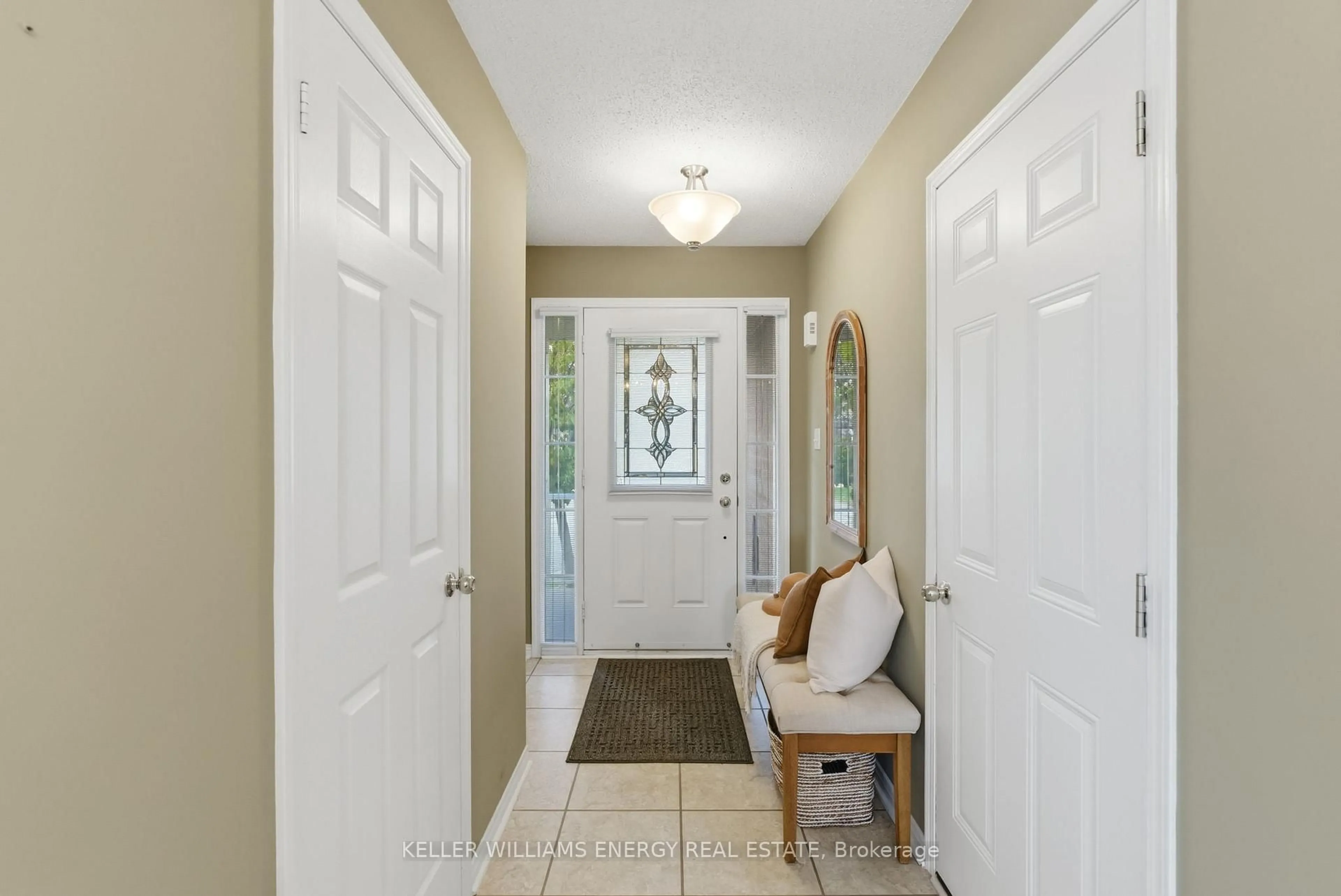 Indoor entryway for 460 Woodmount Dr #34, Oshawa Ontario L1K 0K3