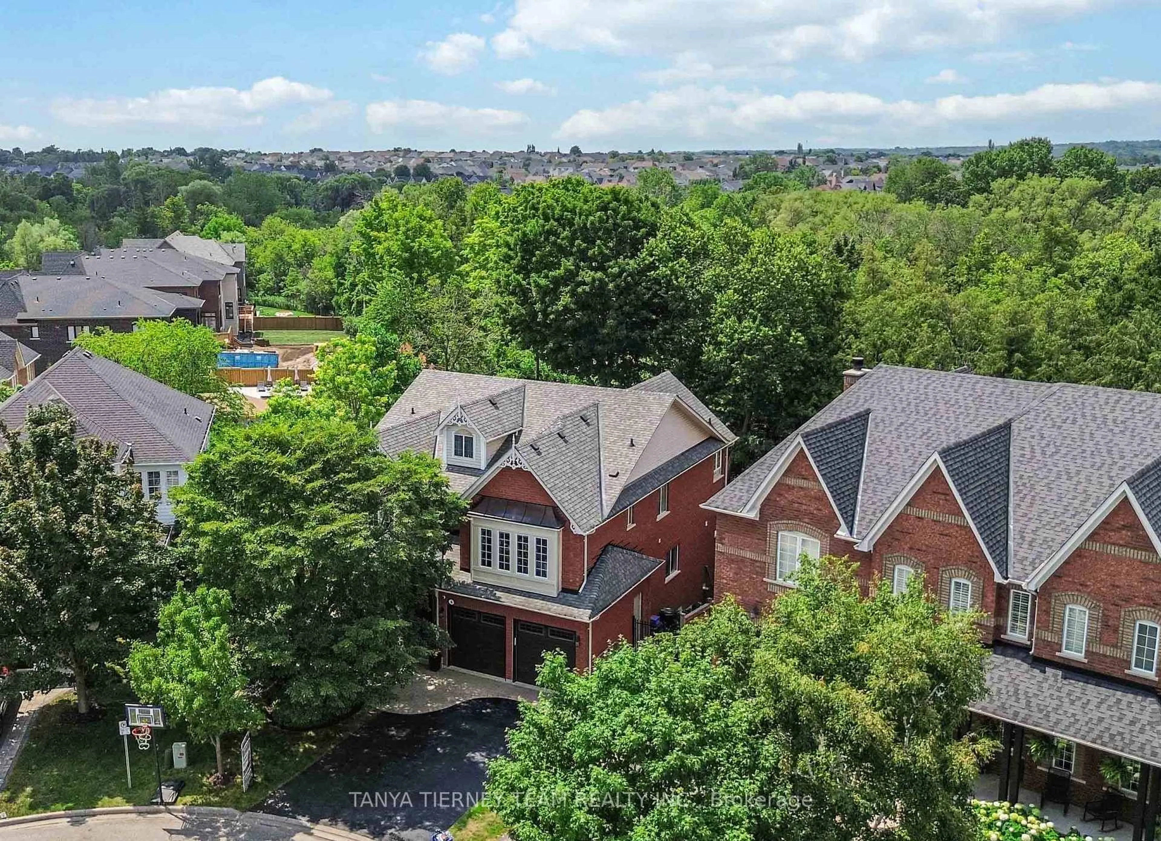 A pic from outside/outdoor area/front of a property/back of a property/a pic from drone, city buildings view from balcony for 6 Braddock Crt, Whitby Ontario L1M 2N1