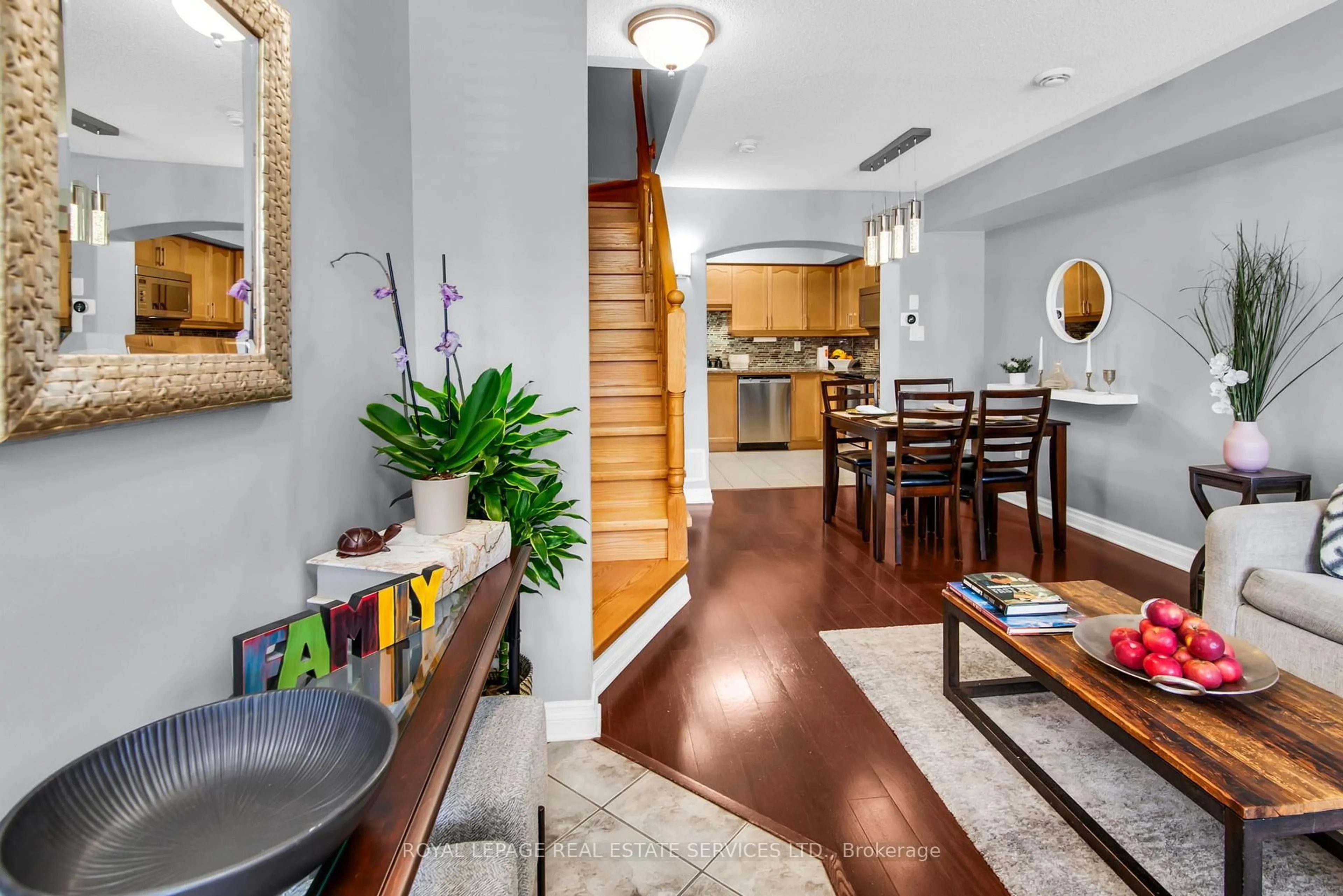 Indoor entryway for 6 Tranter Tr, Toronto Ontario M1L 0G6