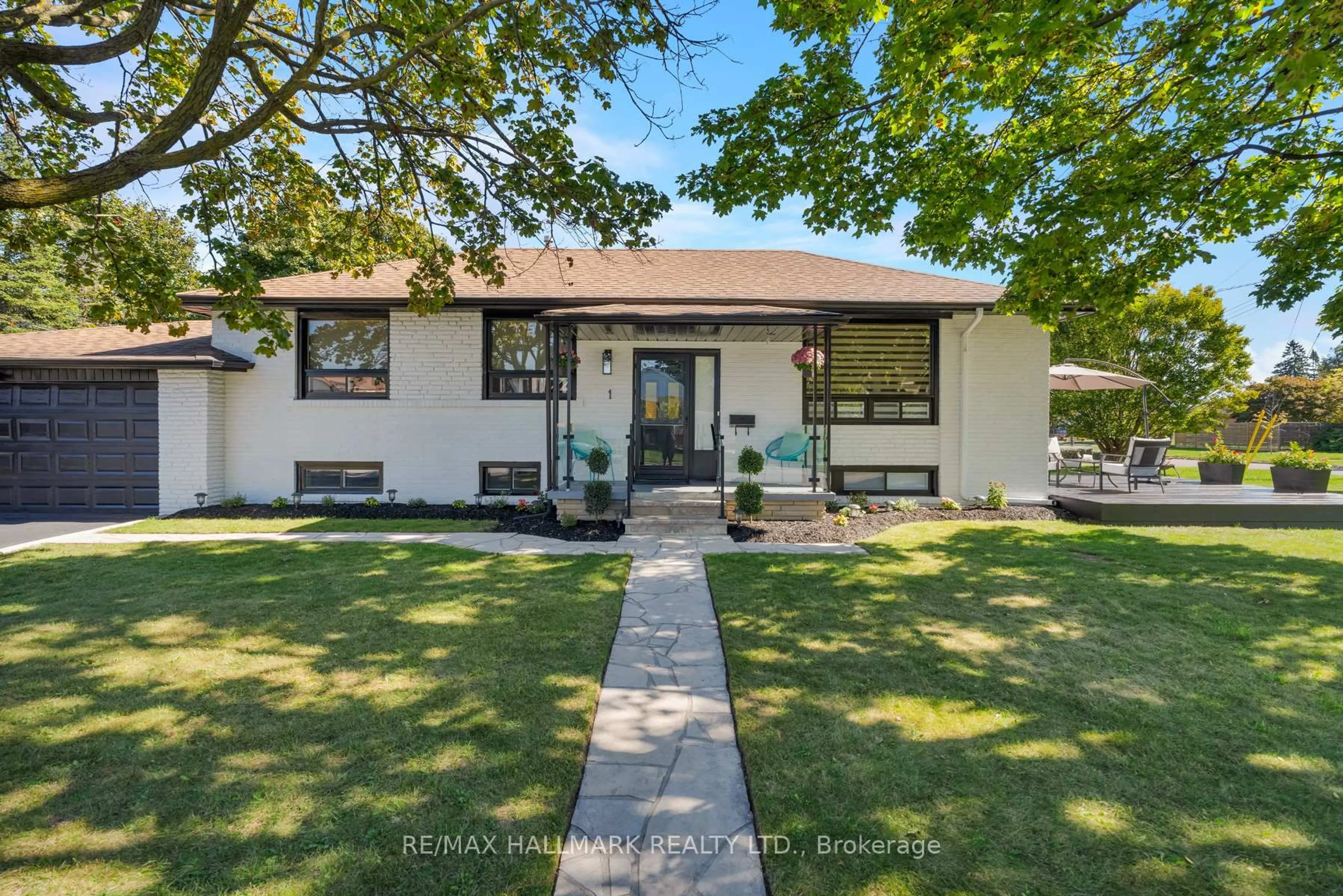 Home with vinyl exterior material, street for 1 Arnham Rd, Toronto Ontario M1R 2E5