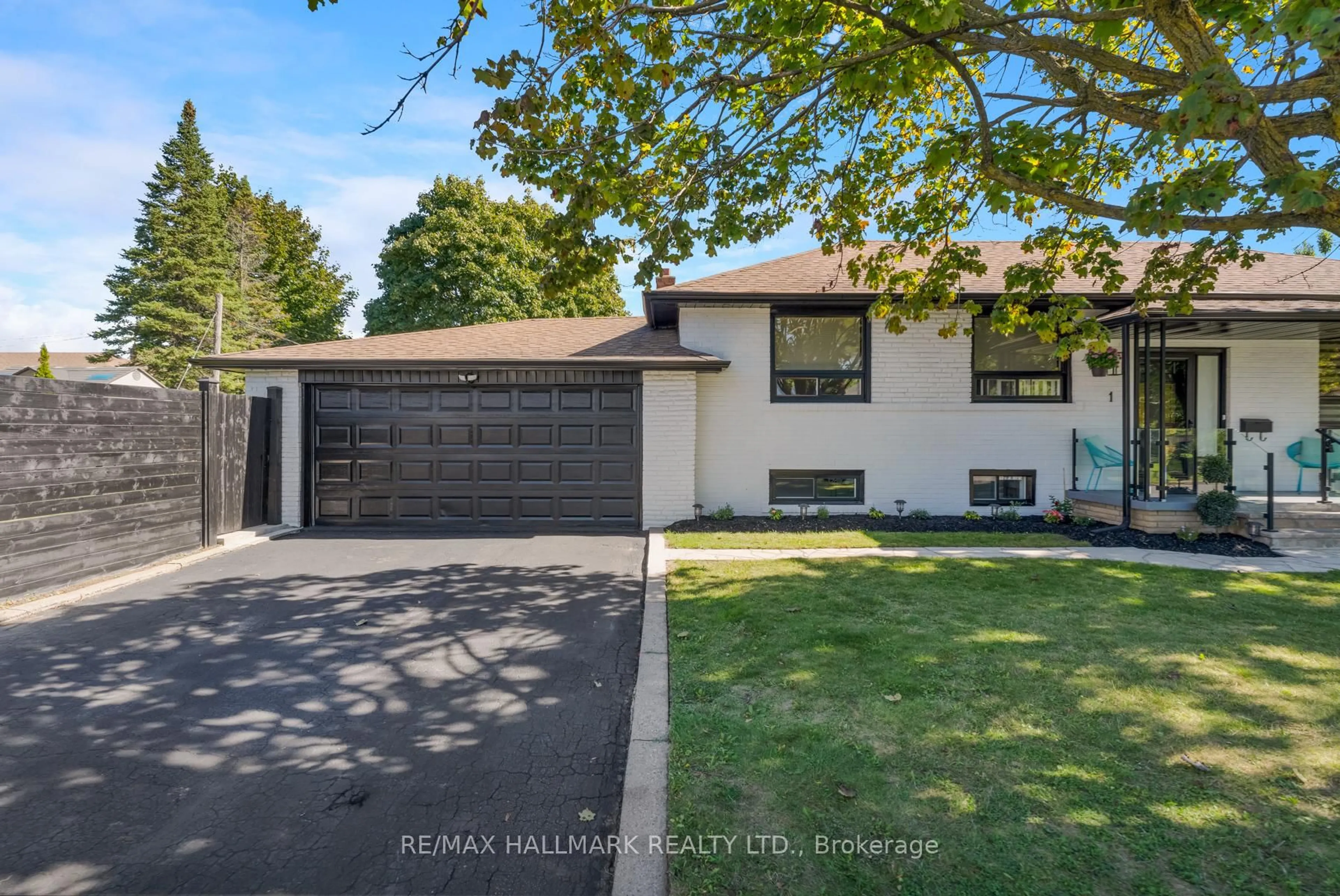 Home with vinyl exterior material, street for 1 Arnham Rd, Toronto Ontario M1R 2E5