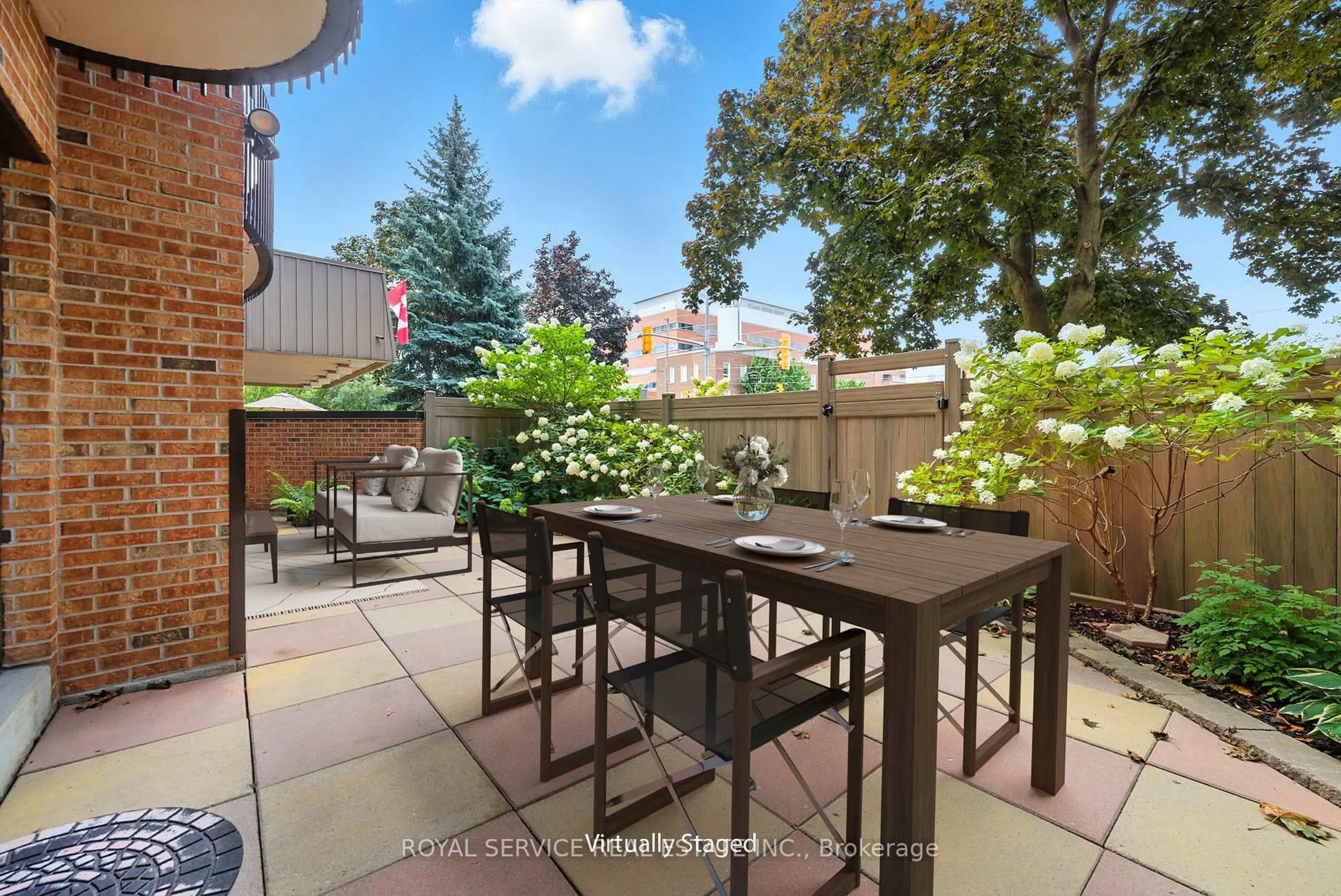 Patio, street for 337 Simcoe St #101, Oshawa Ontario L1G 4T2