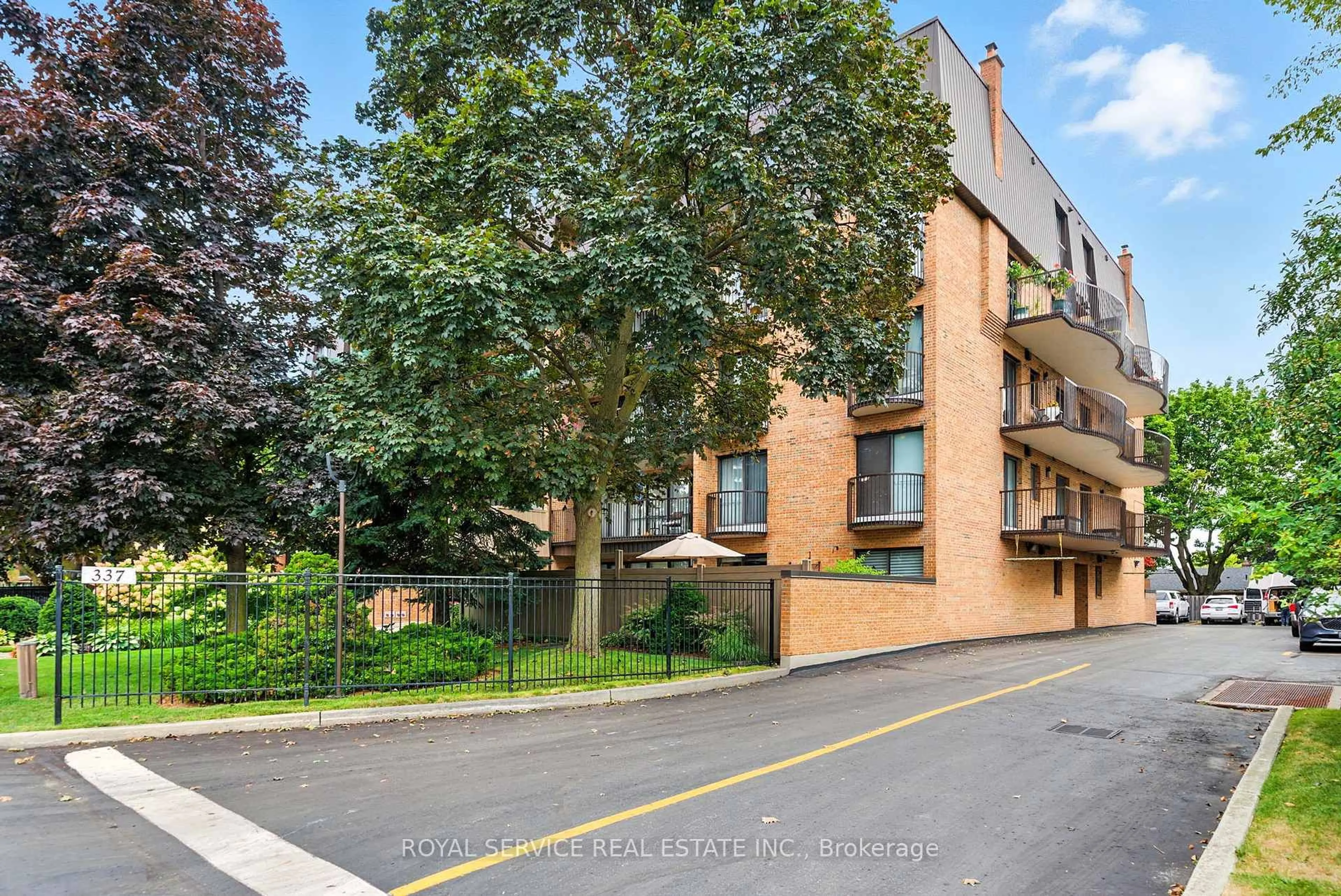 Unknown for 337 Simcoe St #101, Oshawa Ontario L1G 4T2