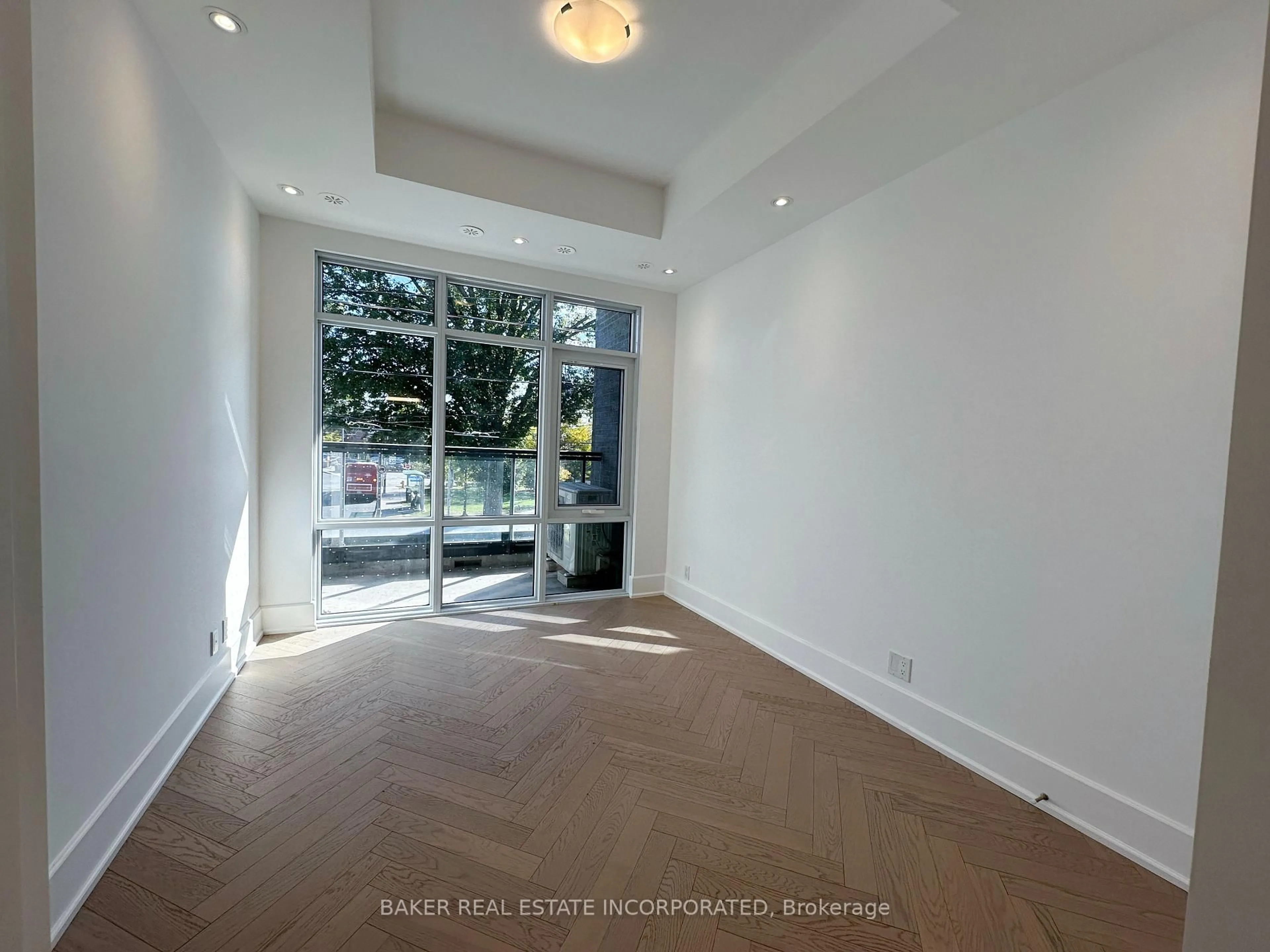 Indoor foyer for 800 Broadview Ave #205, Toronto Ontario M4K 2P7