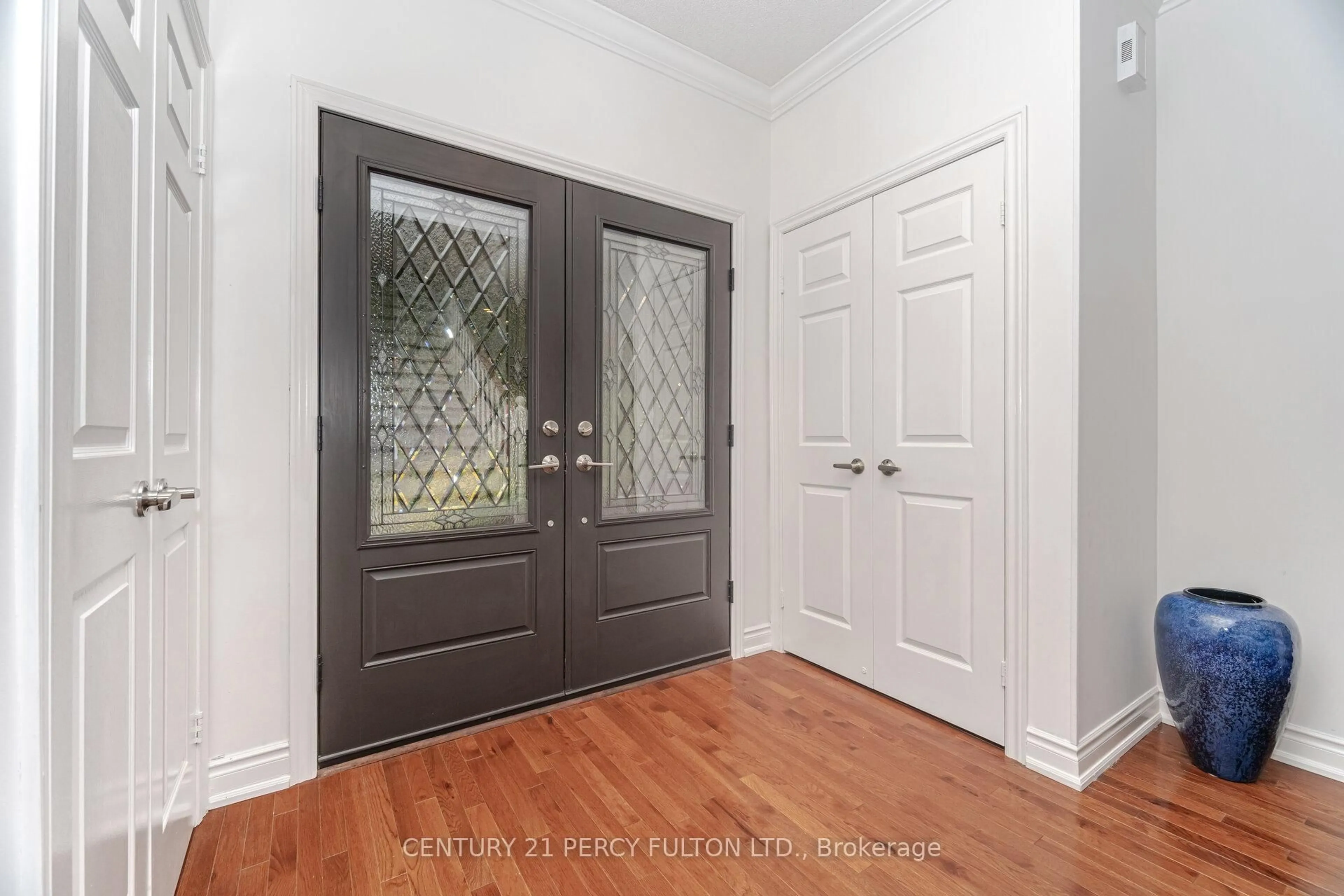 Indoor entryway for 913 Duncannon Dr, Pickering Ontario L1X 2M4