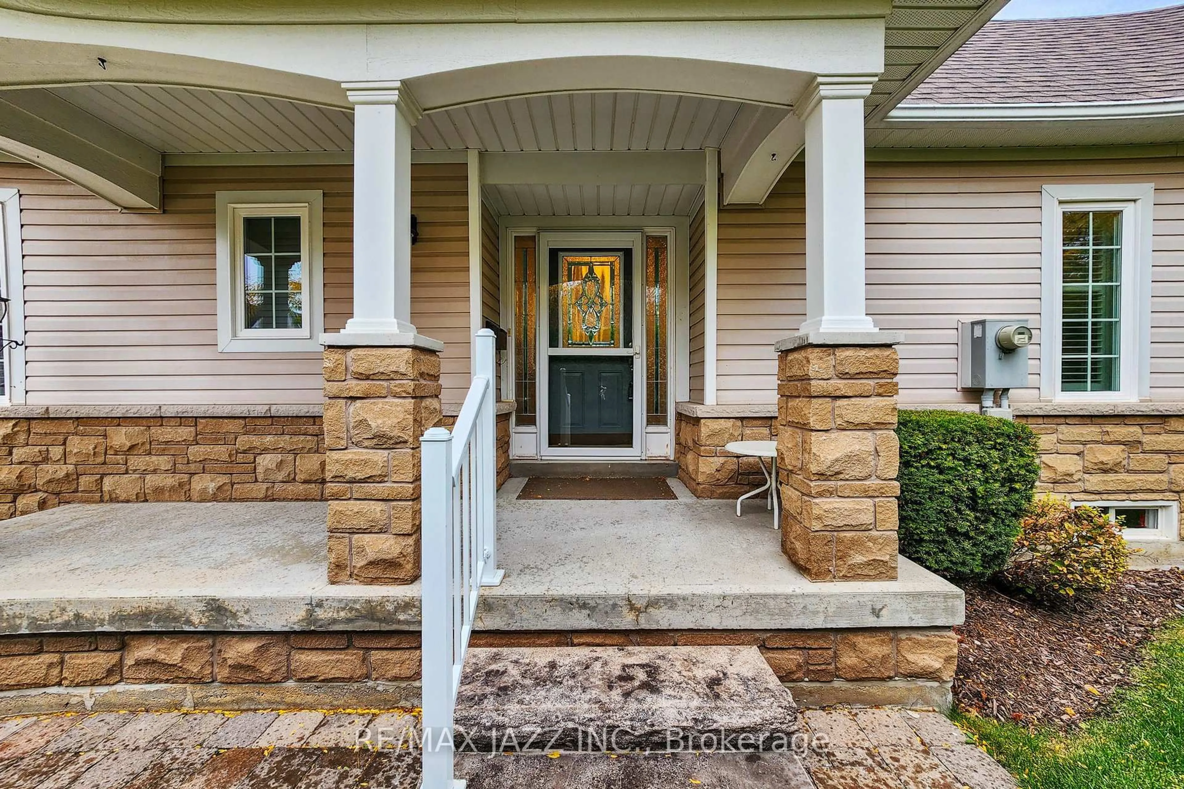 Unknown for 350 Lakebreeze Dr #9, Clarington Ontario L1B 0A2