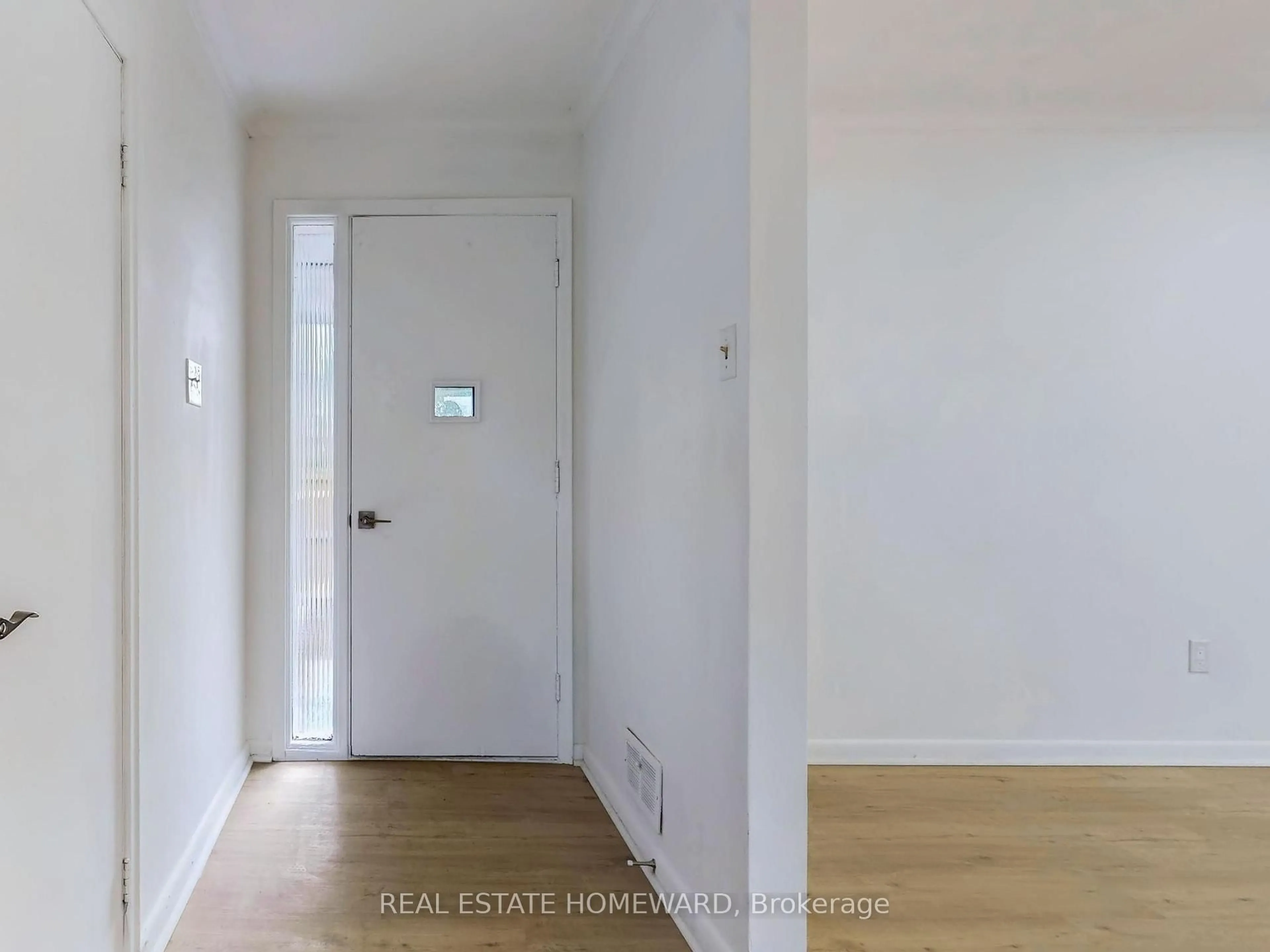 Indoor entryway for 4 Porchester Dr, Toronto Ontario M1J 2R3