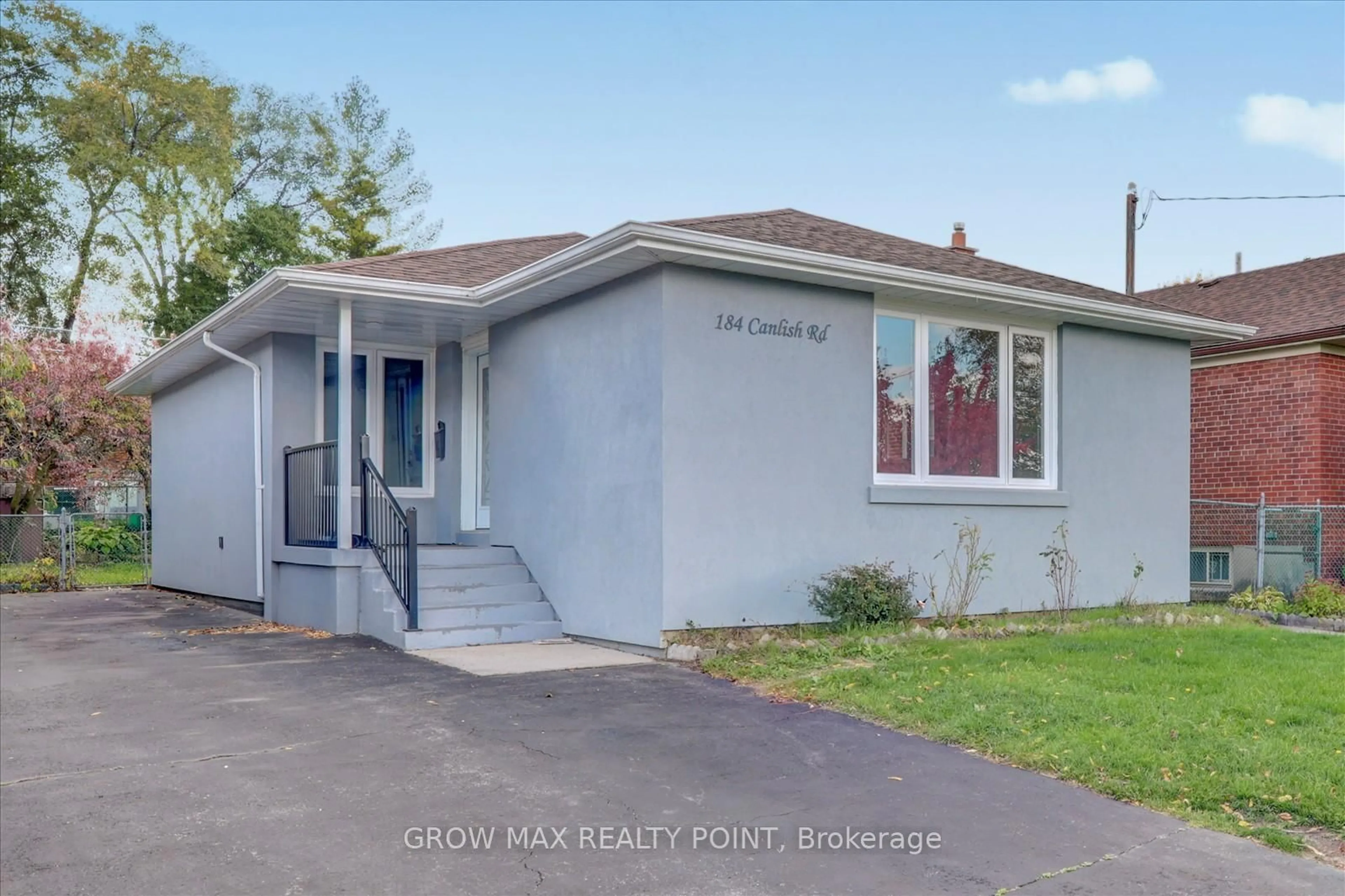 Home with vinyl exterior material, street for 184 Canlish Rd, Toronto Ontario M1P 1T2