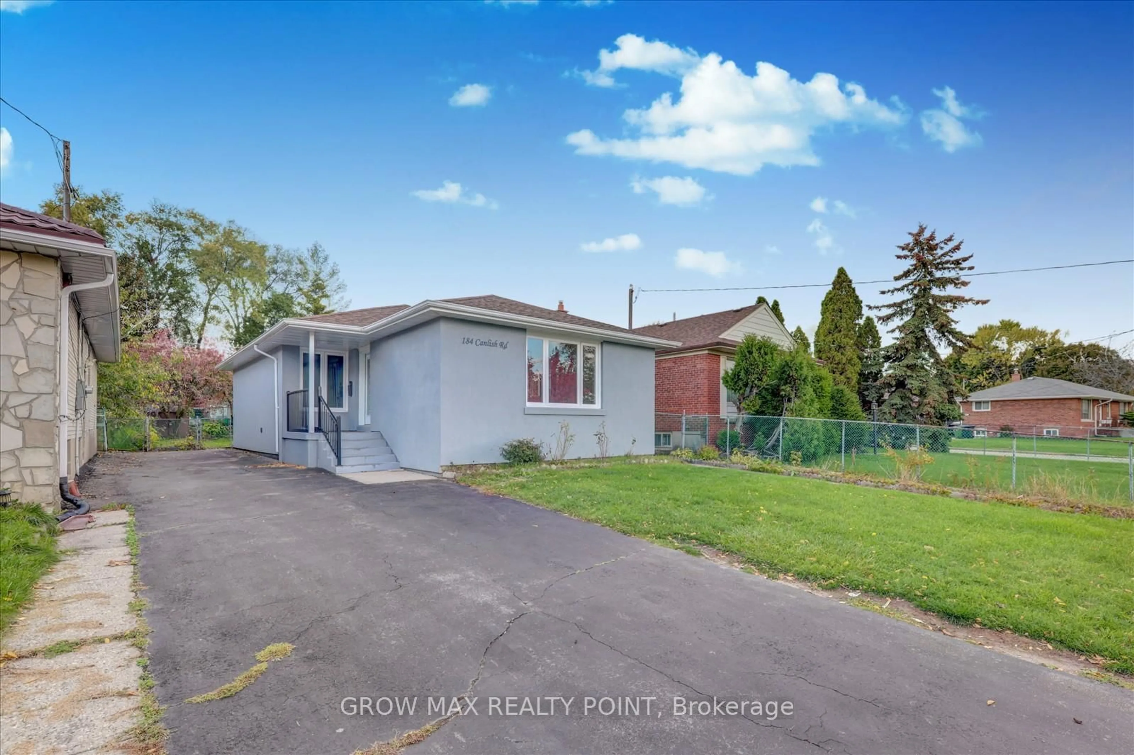 A pic from outside/outdoor area/front of a property/back of a property/a pic from drone, street for 184 Canlish Rd, Toronto Ontario M1P 1T2
