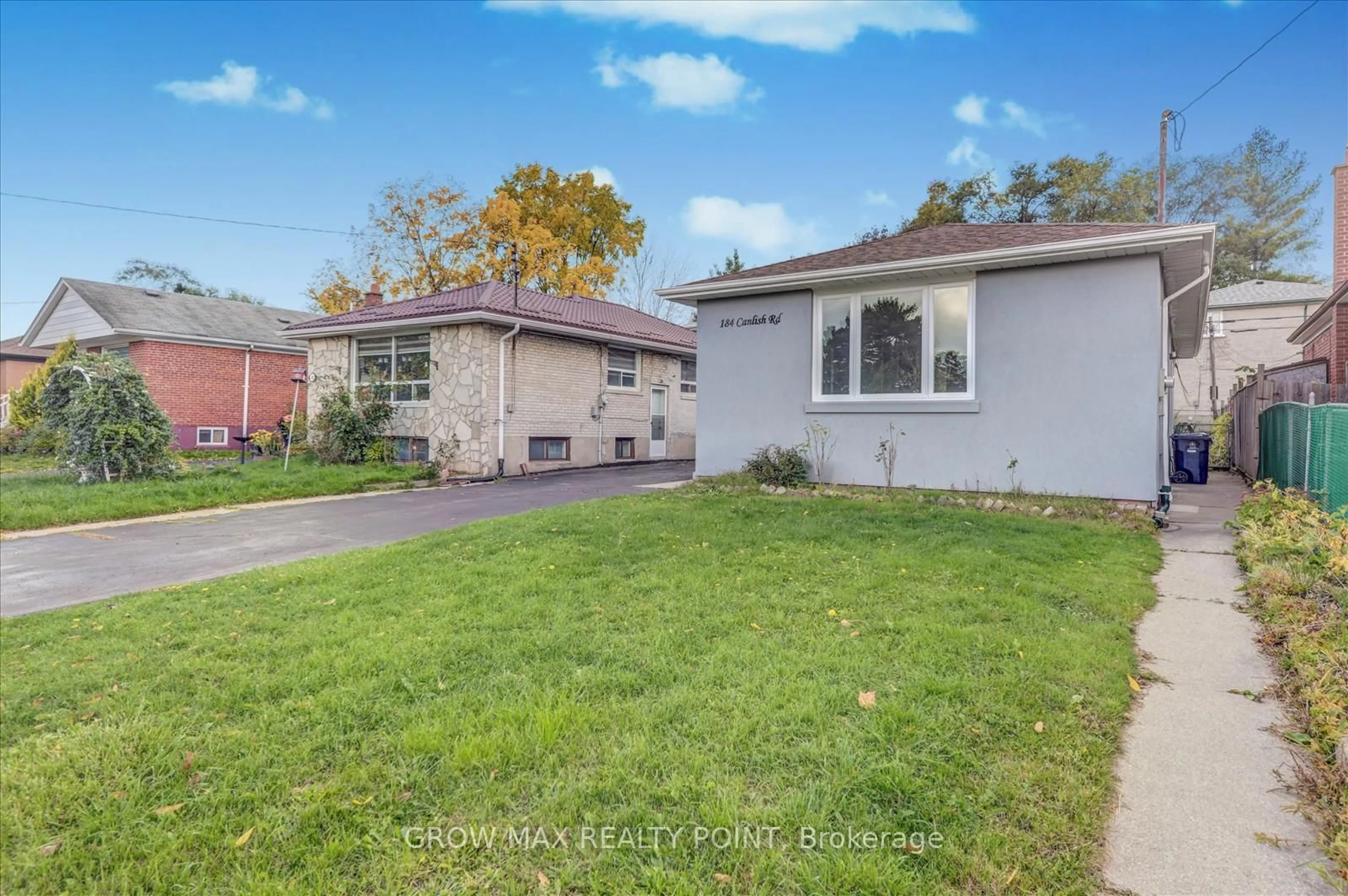 Home with vinyl exterior material, street for 184 Canlish Rd, Toronto Ontario M1P 1T2