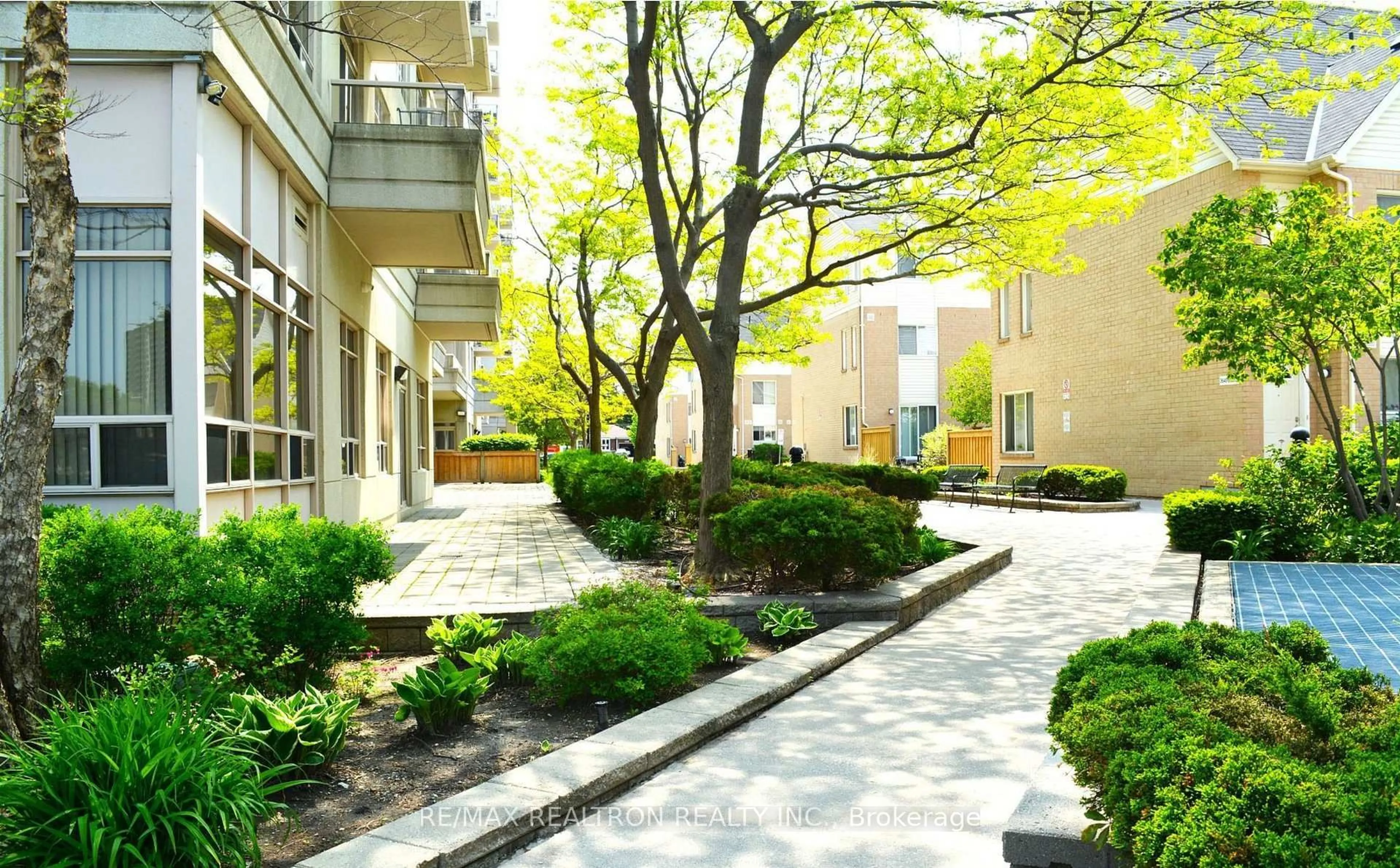 Patio, street for 3650 Kingston Rd #726, Toronto Ontario M1M 3X9