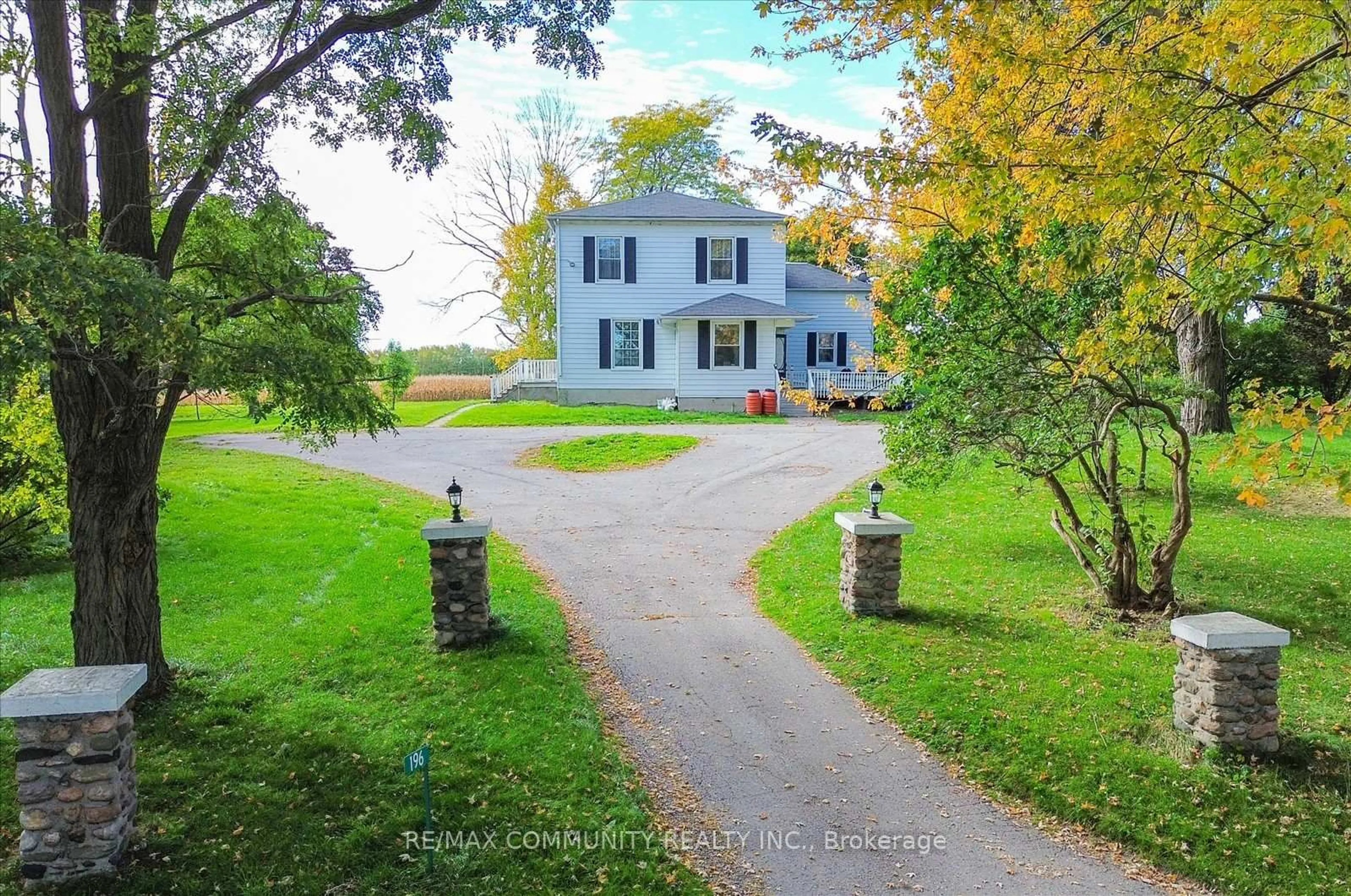 A pic from outside/outdoor area/front of a property/back of a property/a pic from drone, street for 196 Lovekin Rd, Clarington Ontario L1B 0S2