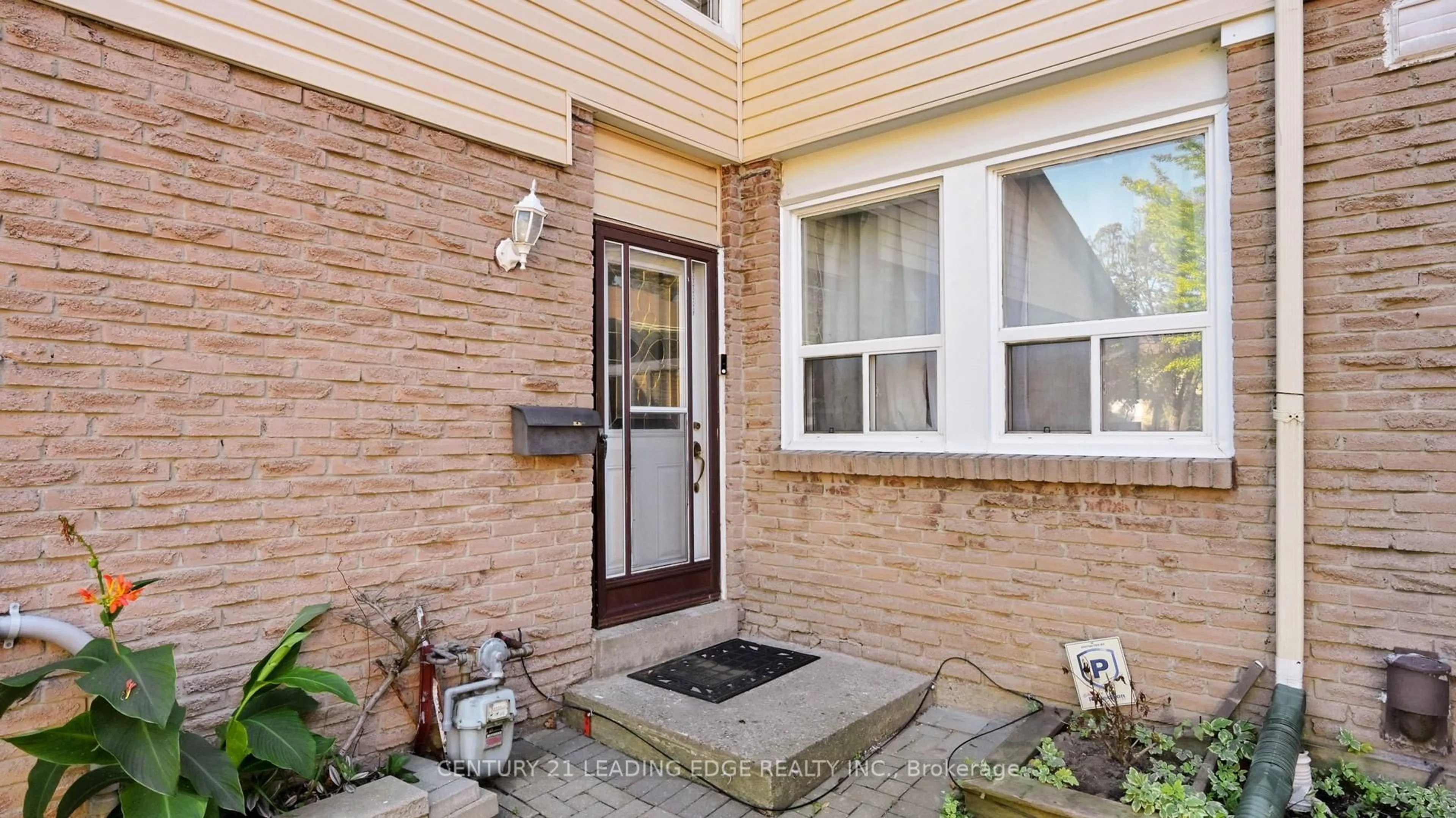 Indoor entryway for 101 Red River Cres, Toronto Ontario M1B 1Z5