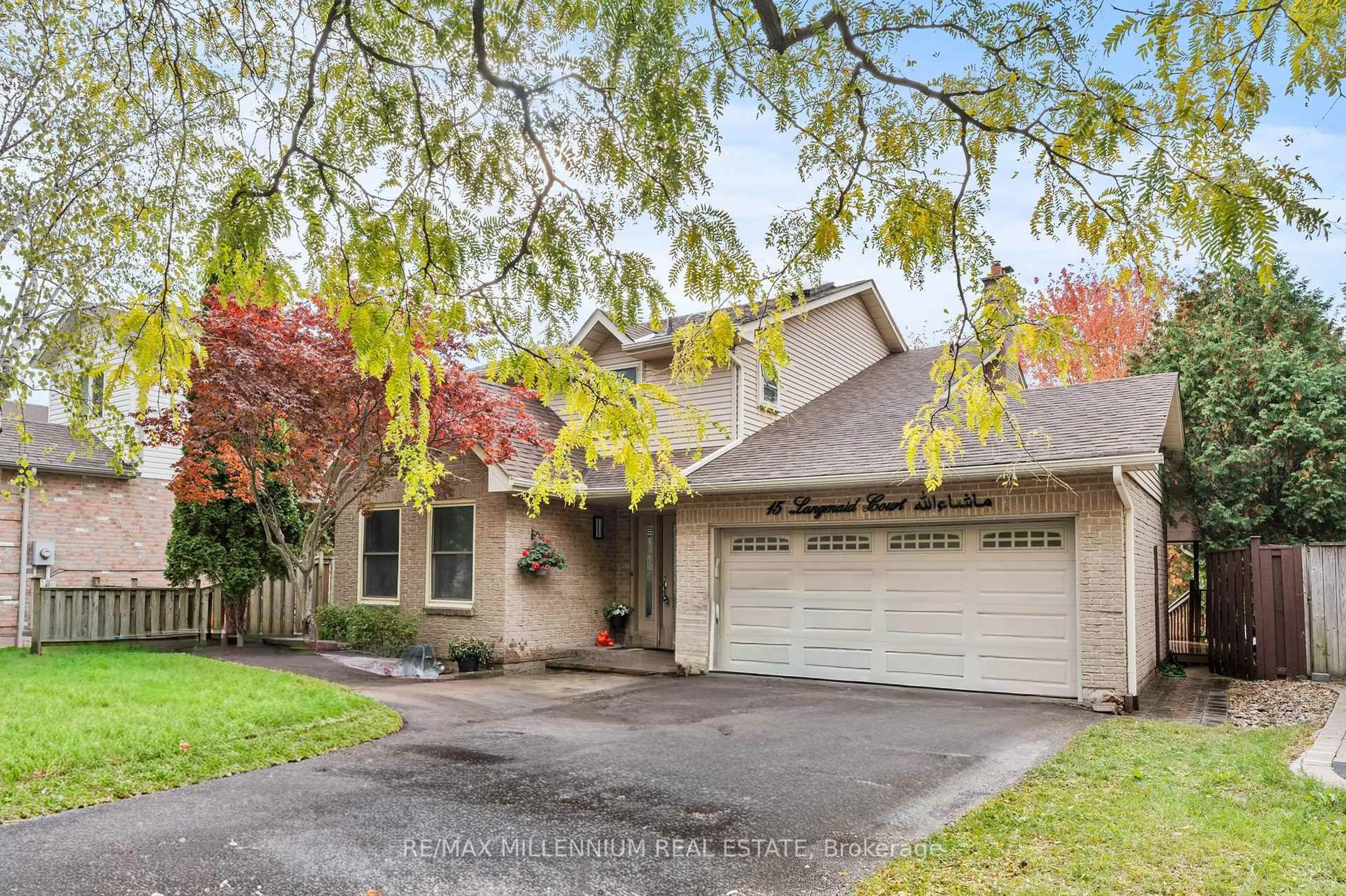 Home with vinyl exterior material, street for 15 Langmaid Crt, Whitby Ontario L1N 6M7