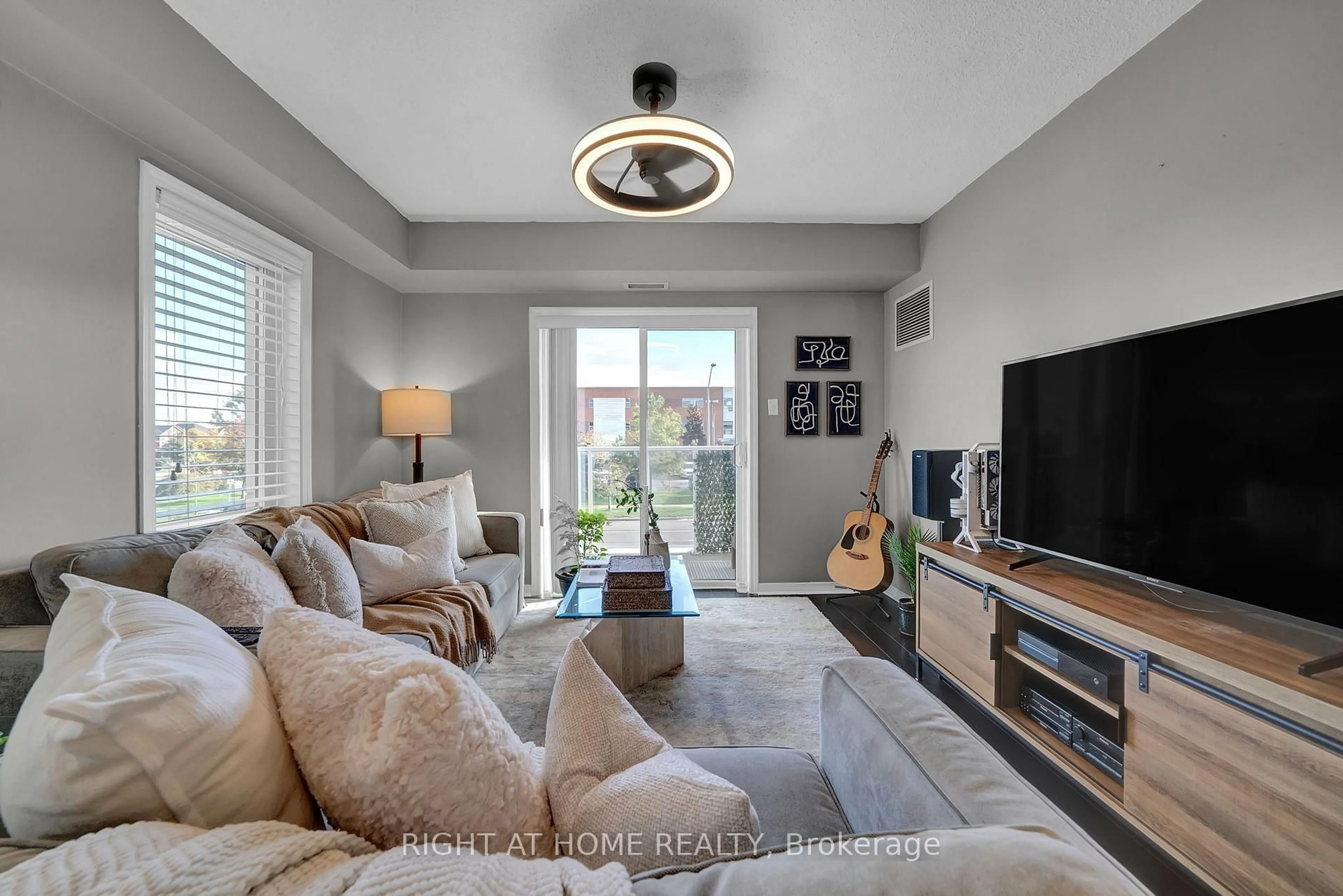 Living room with furniture, unknown for 132 Aspen Springs Dr #205, Clarington Ontario L1C 0H1