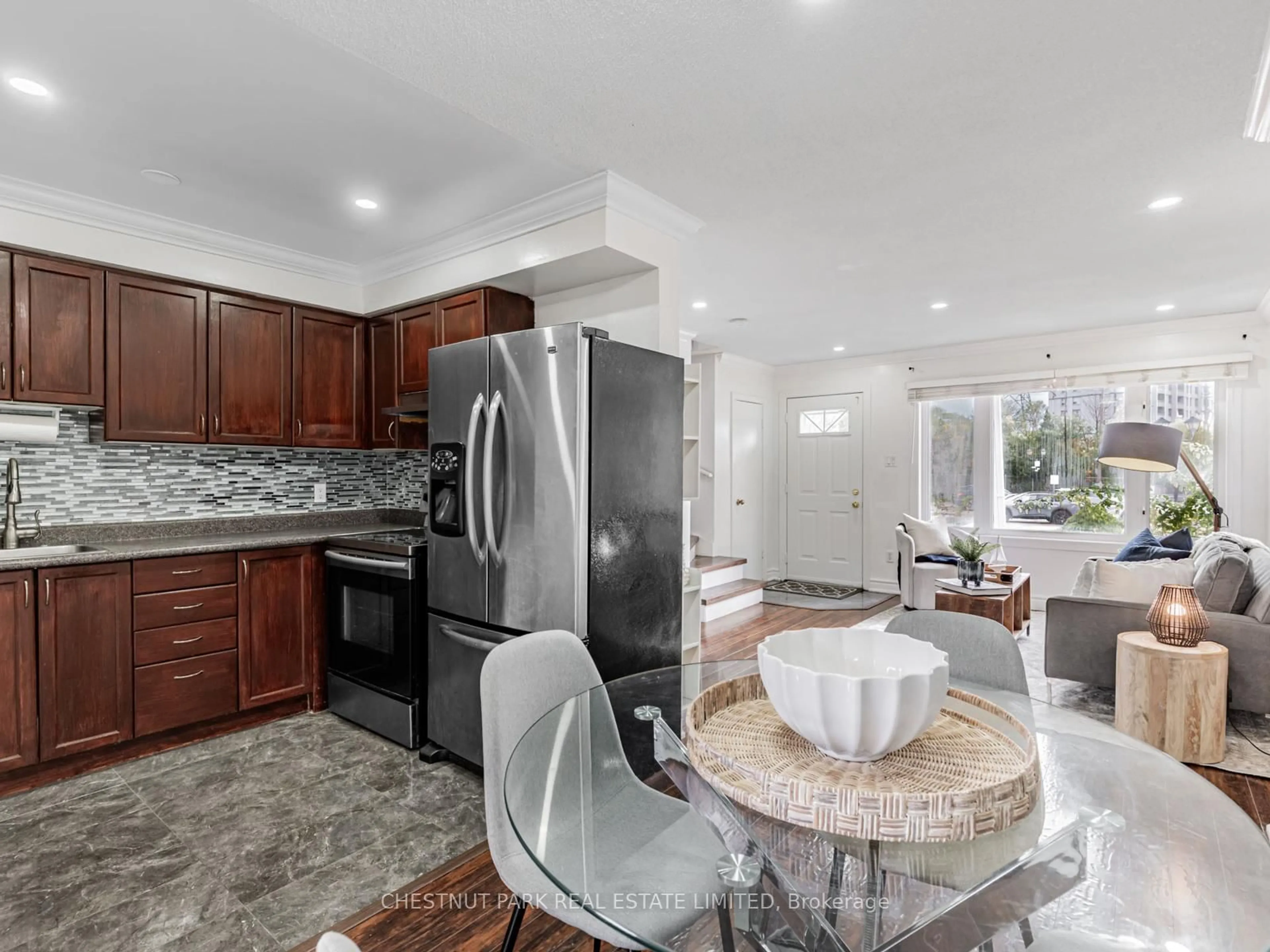 Open concept kitchen, ceramic/tile floor for 740 Kennedy Rd #8, Toronto Ontario M1K 2C5