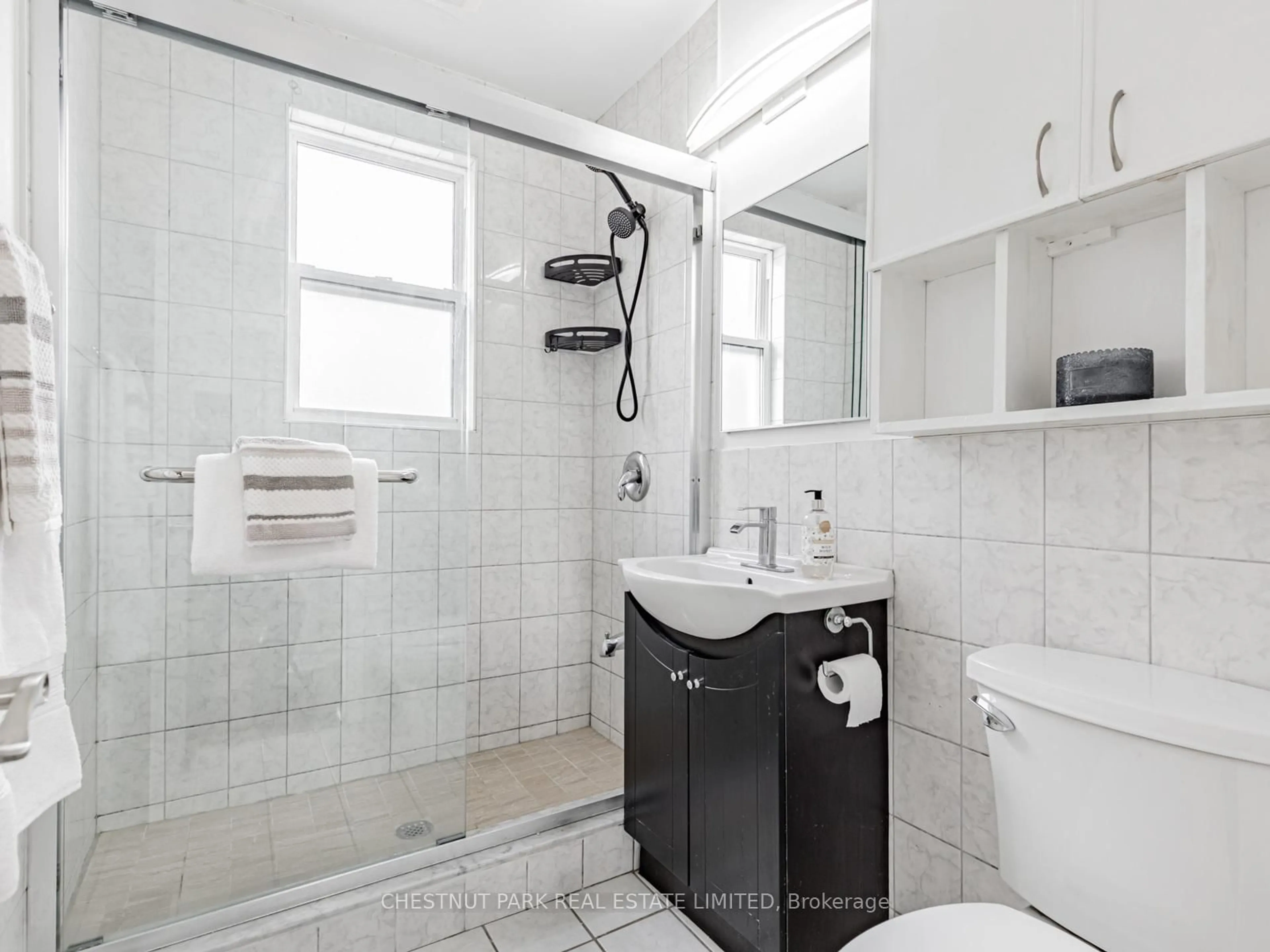 Standard bathroom, ceramic/tile floor for 740 Kennedy Rd #8, Toronto Ontario M1K 2C5