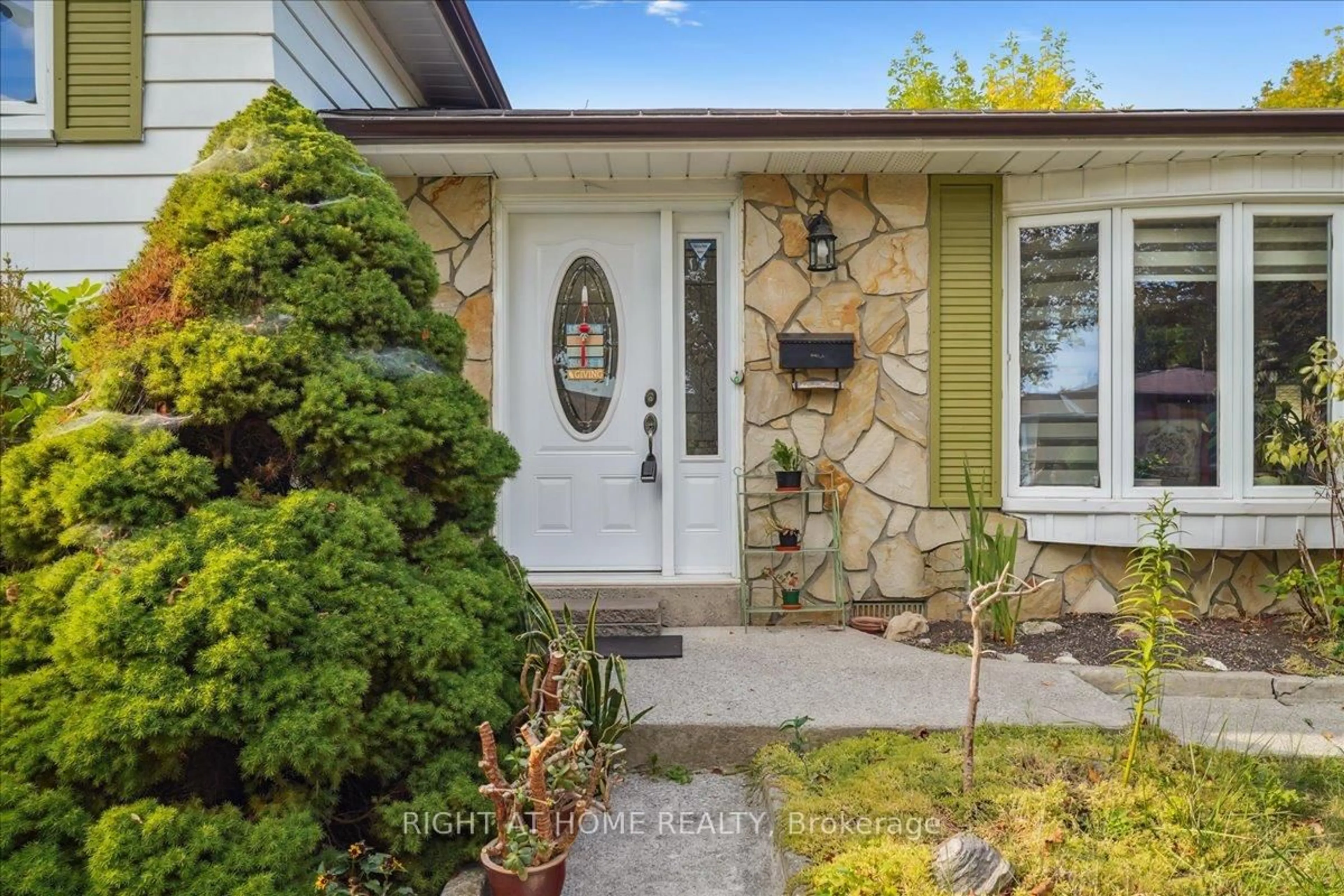 Indoor entryway for 1 Sealstone Terr, Toronto Ontario M1E 4J6
