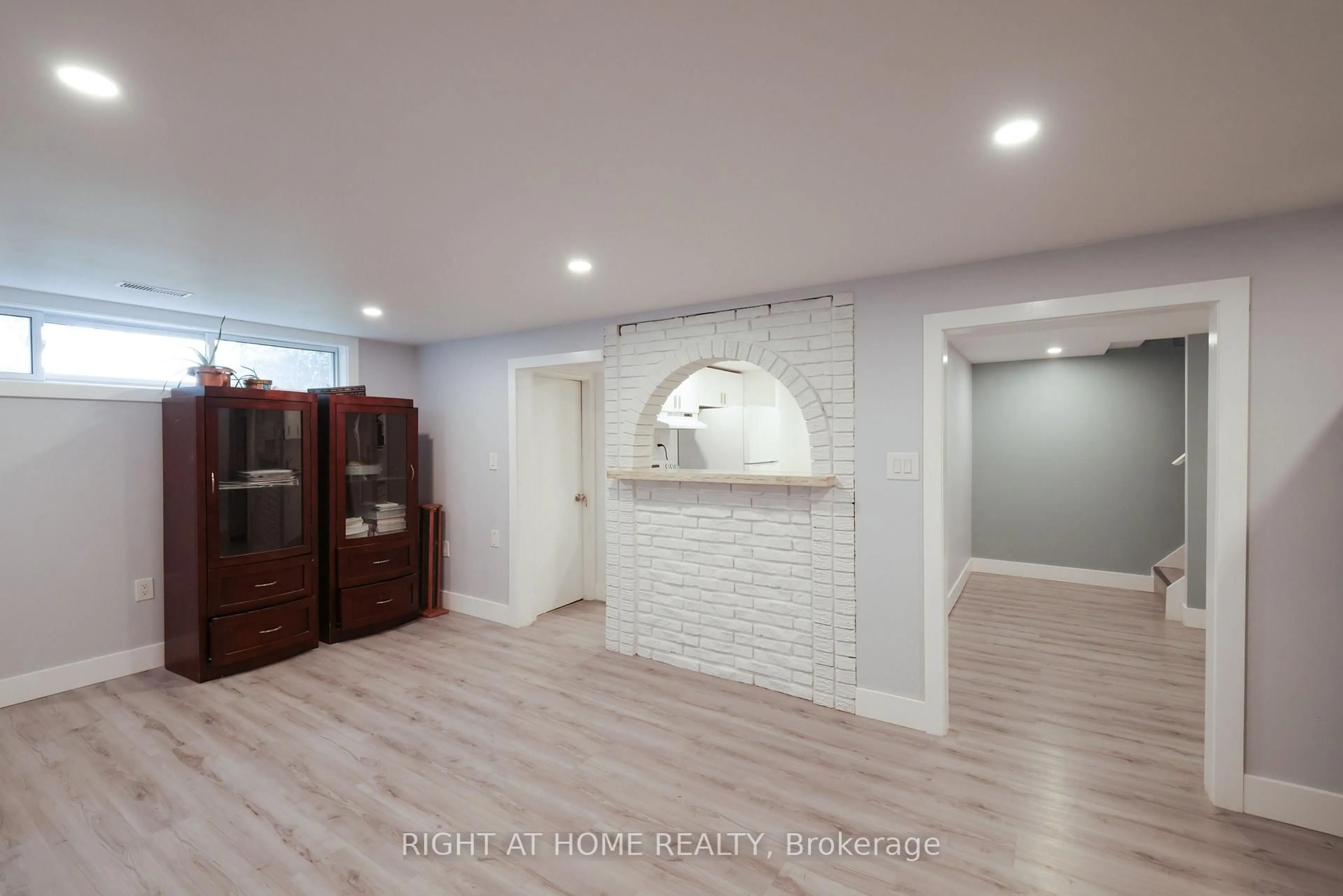 Unknown for 72 Claymore Cres, Oshawa Ontario L1G 6G2