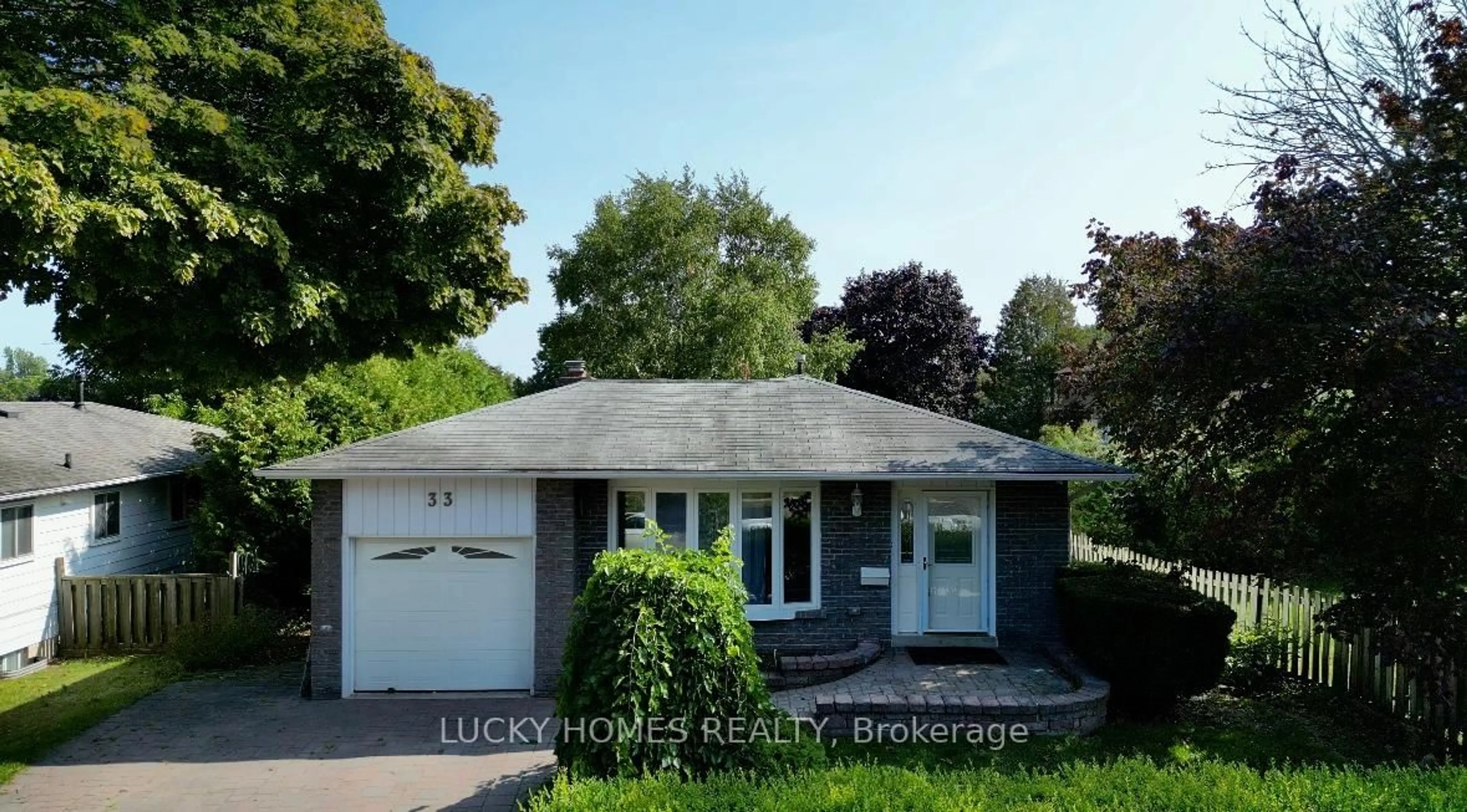 Home with vinyl exterior material, street for 33 Vanstone Crt, Clarington Ontario L1C 3V6