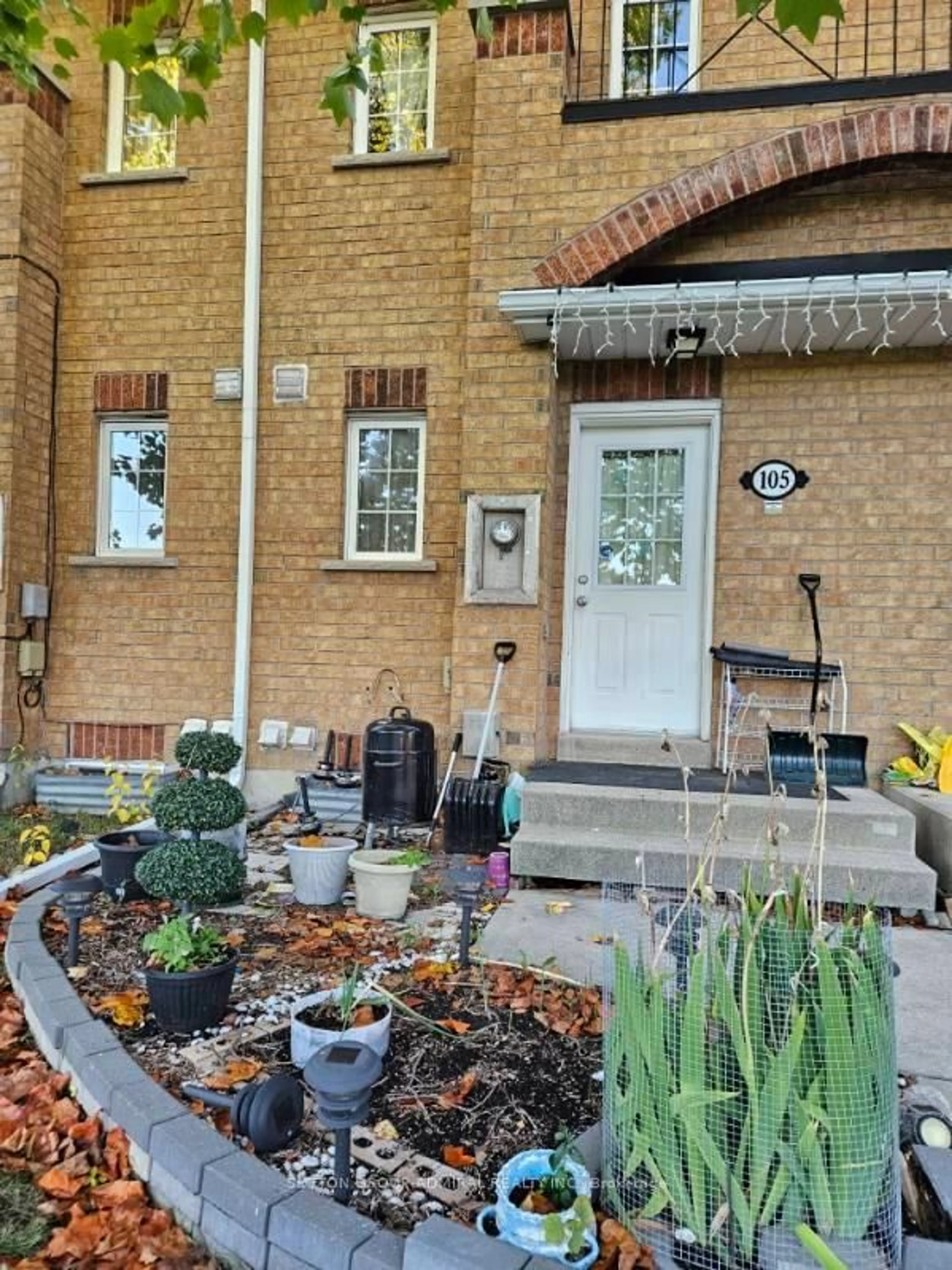 Home with brick exterior material, street for 2 Hedge End Rd #105, Toronto Ontario M1B 5Z8
