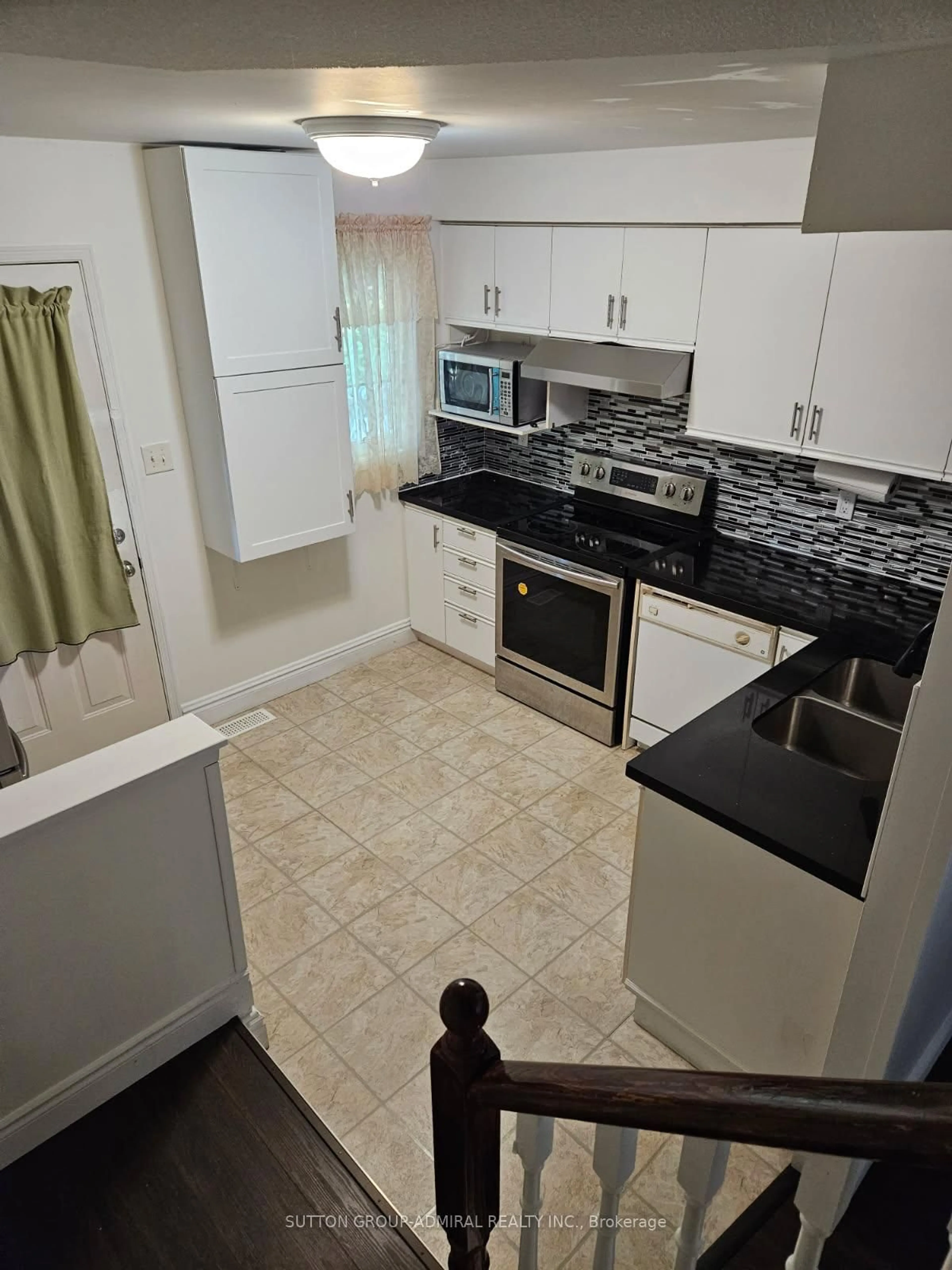 Standard kitchen, ceramic/tile floor for 2 Hedge End Rd #105, Toronto Ontario M1B 5Z8