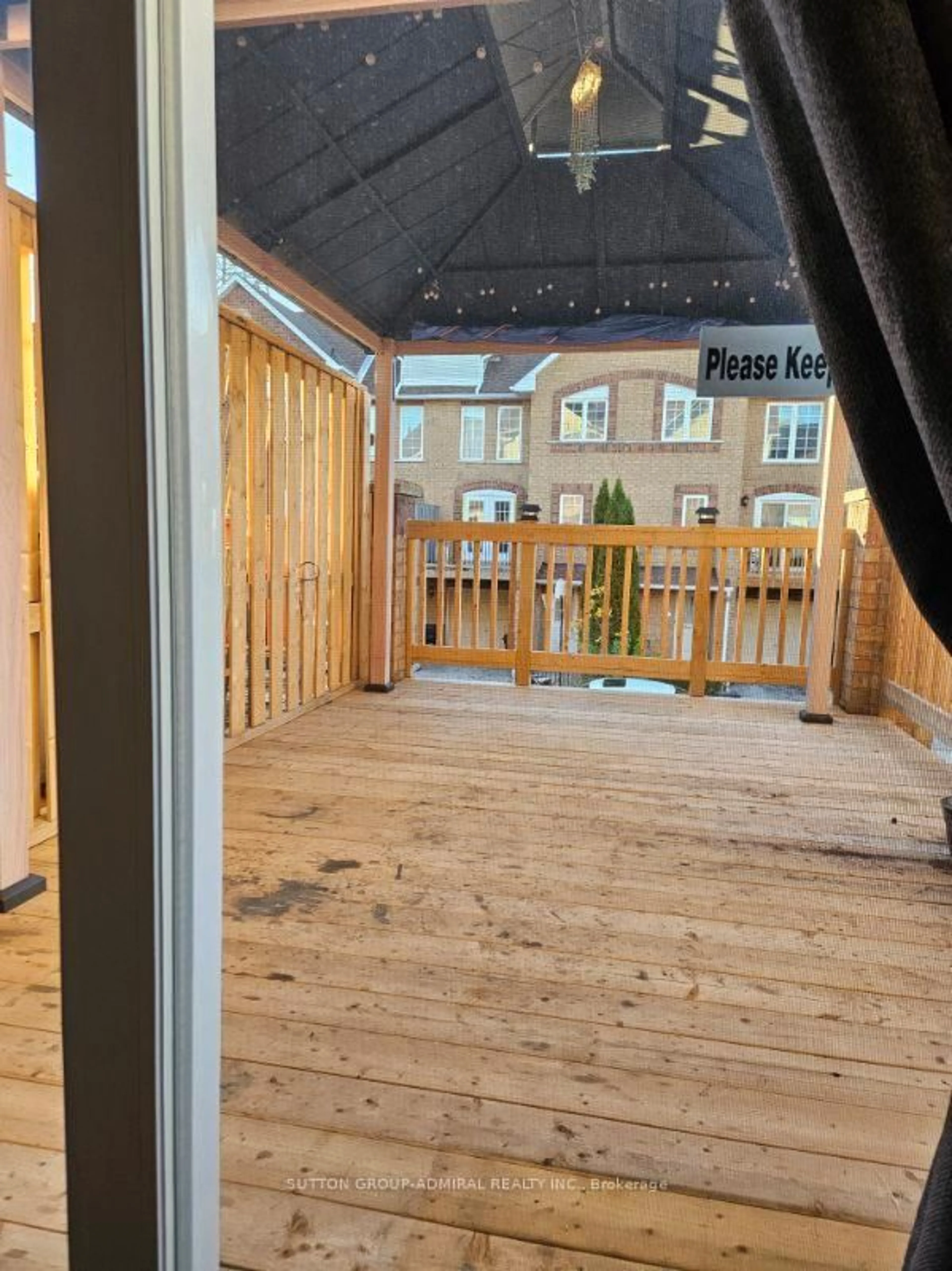 Patio, street for 2 Hedge End Rd #105, Toronto Ontario M1B 5Z8