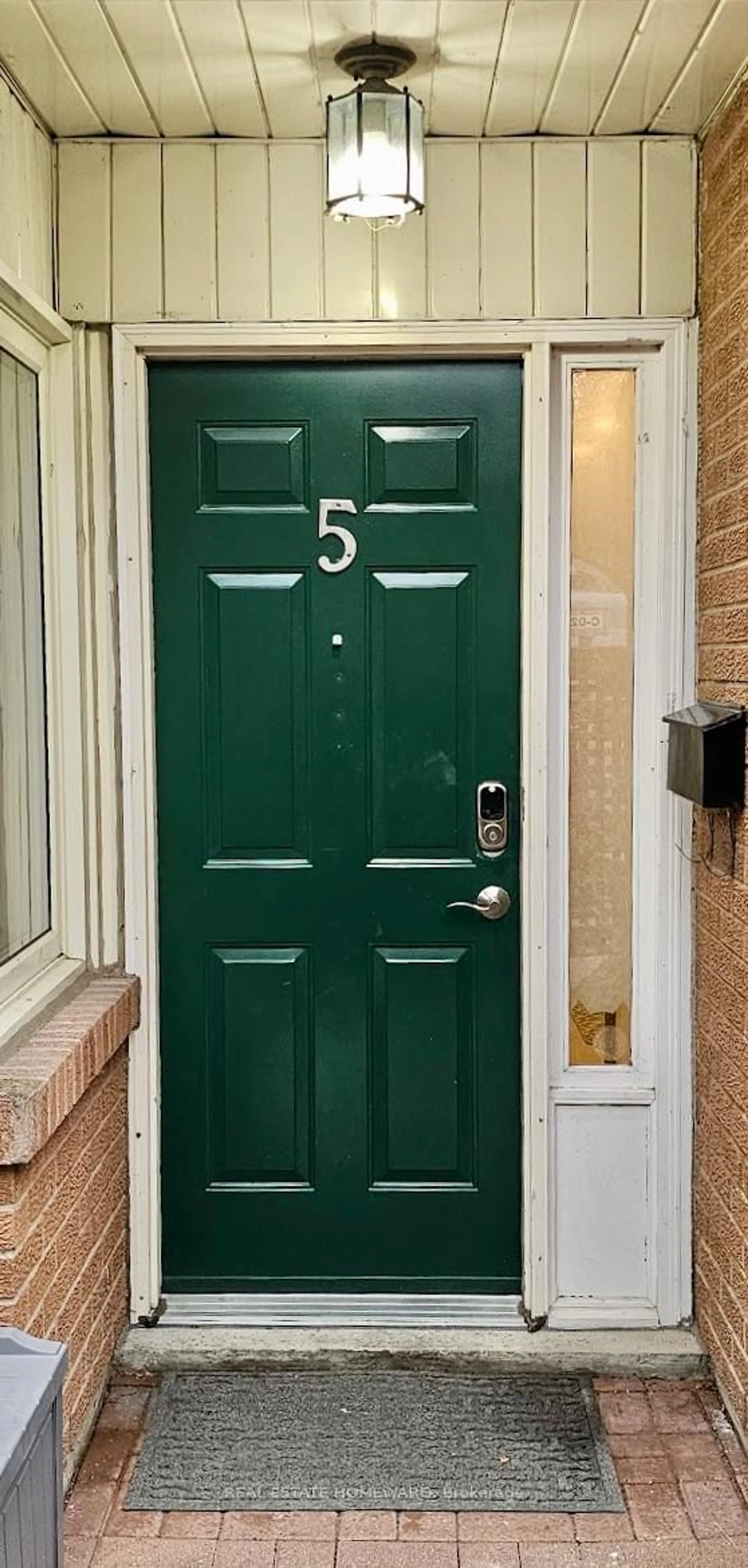 Indoor entryway for 122 Glen Manor Dr #5, Toronto Ontario M4E 2X6