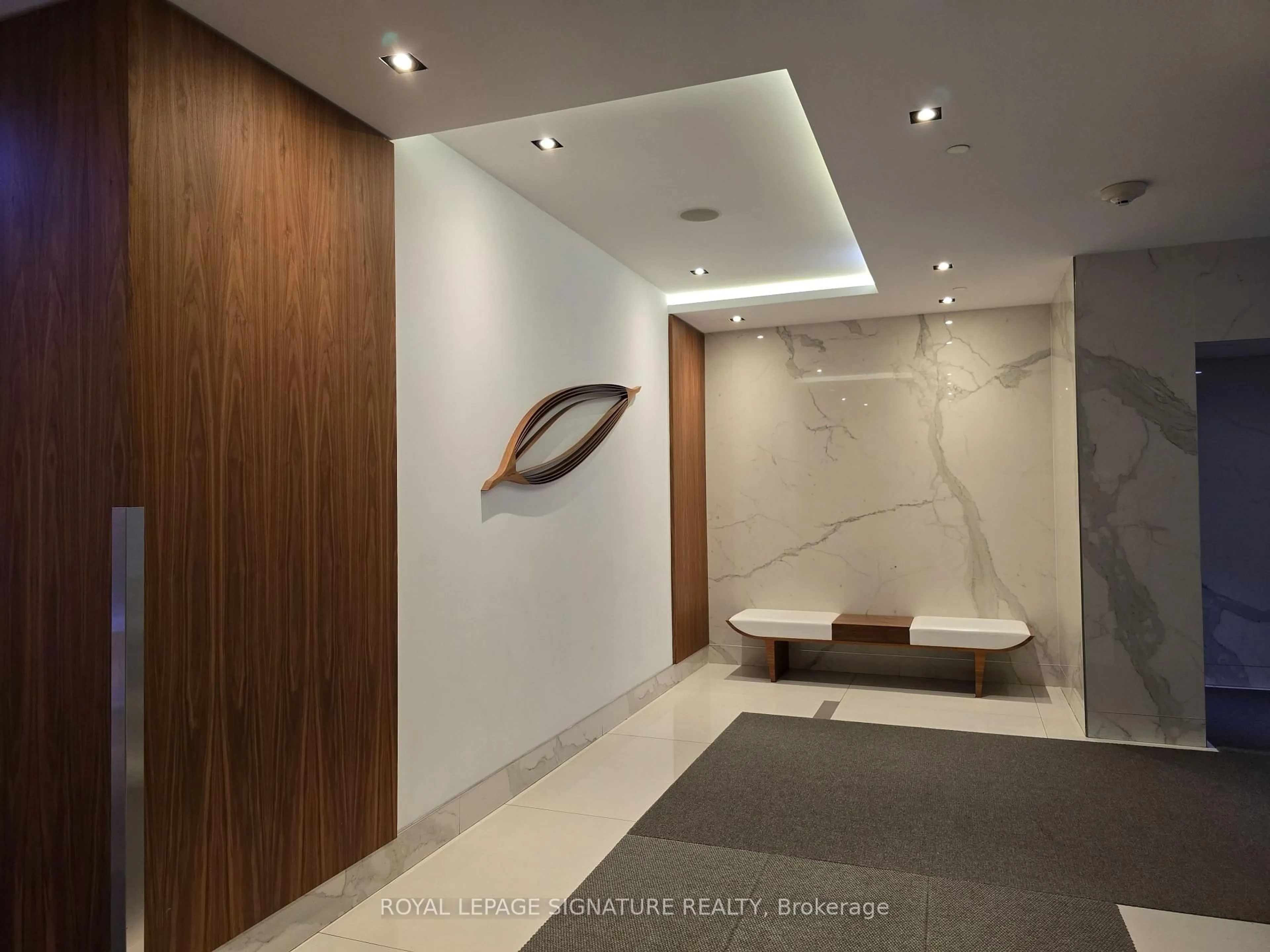 Indoor foyer for 275 Village Green Sq #2616, Toronto Ontario M1S 0L8