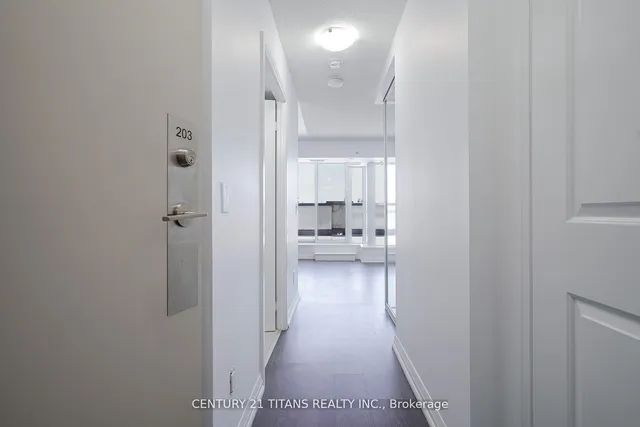 30 Meadowglen Pl #203, Toronto 5