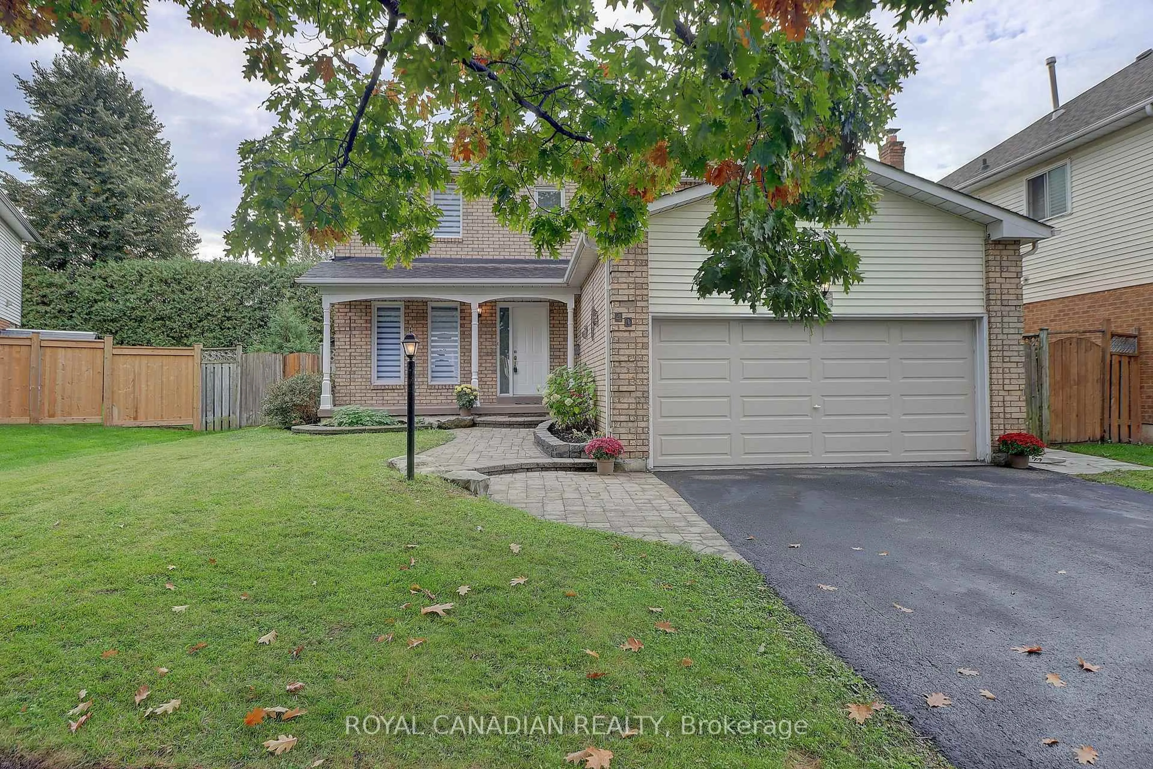 A pic from outside/outdoor area/front of a property/back of a property/a pic from drone, street for 40 Doncaster Cres, Clarington Ontario L1B 1E7