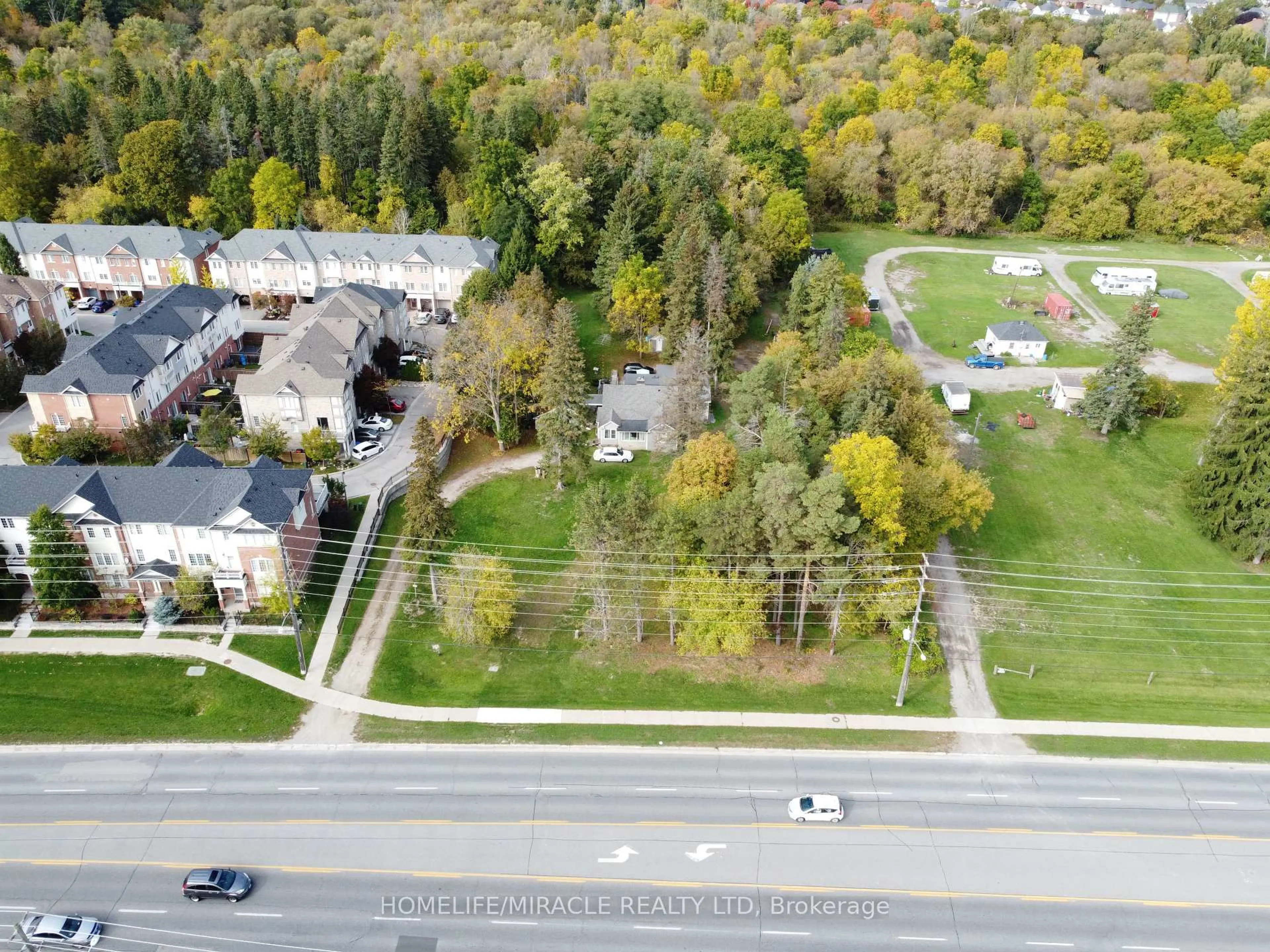 A pic from outside/outdoor area/front of a property/back of a property/a pic from drone, street for 1892 Kingston Rd, Pickering Ontario L1V 1C8