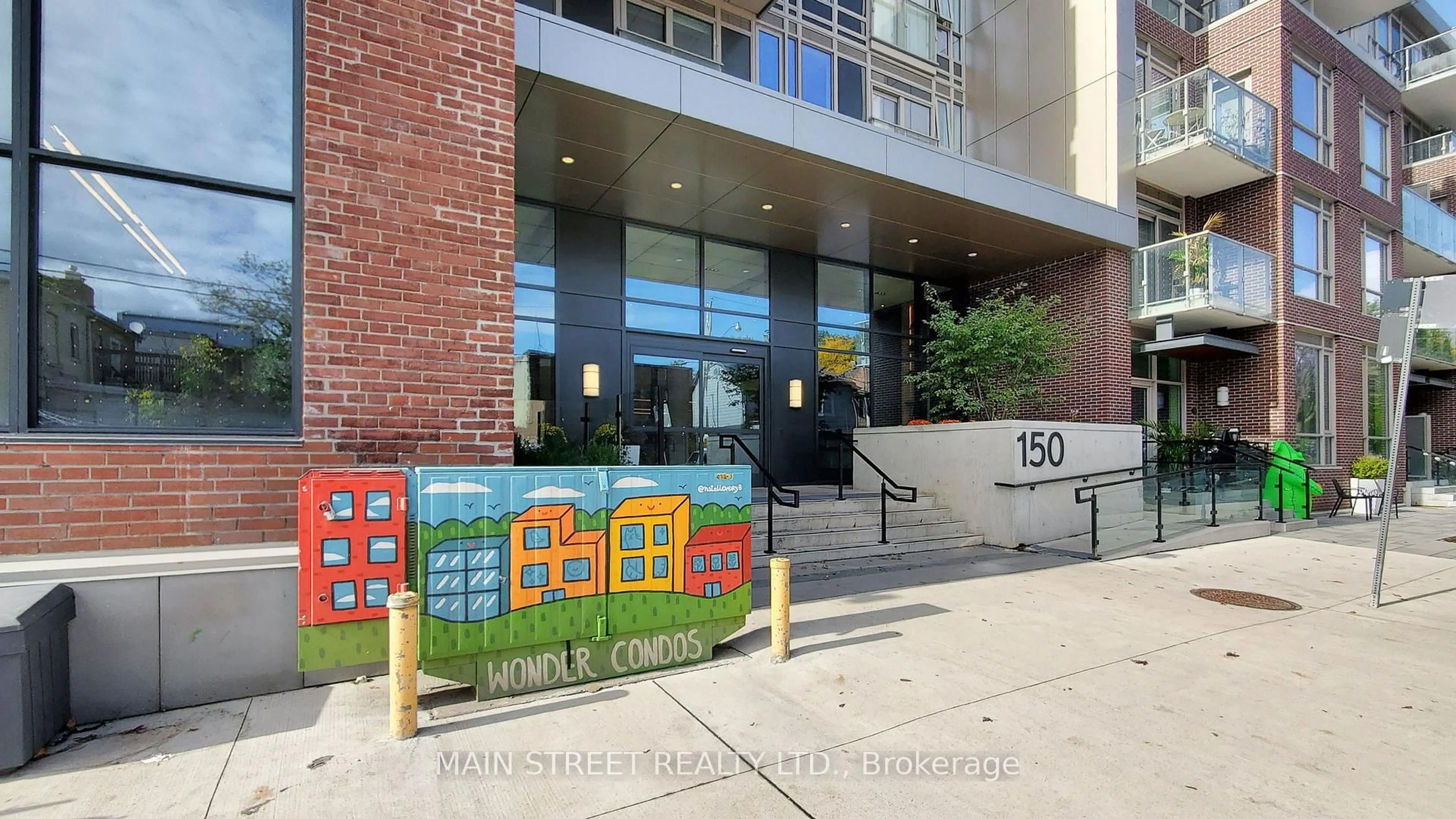 Indoor foyer for 150 Logan Ave #331, Toronto Ontario M4M 0E4