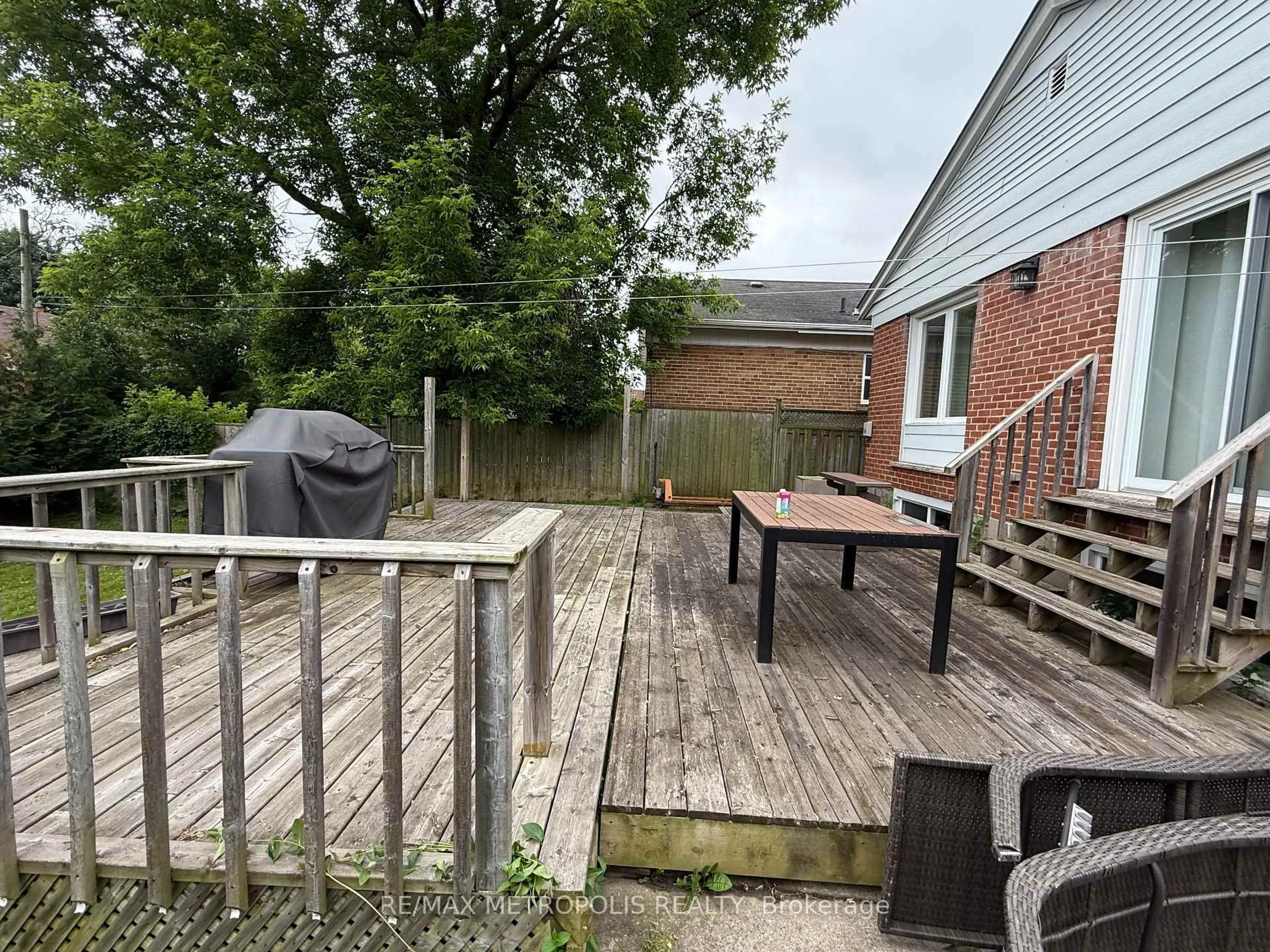 A pic from outside/outdoor area/front of a property/back of a property/a pic from drone, street for 47 Haileybury Dr, Toronto Ontario M1K 4X7