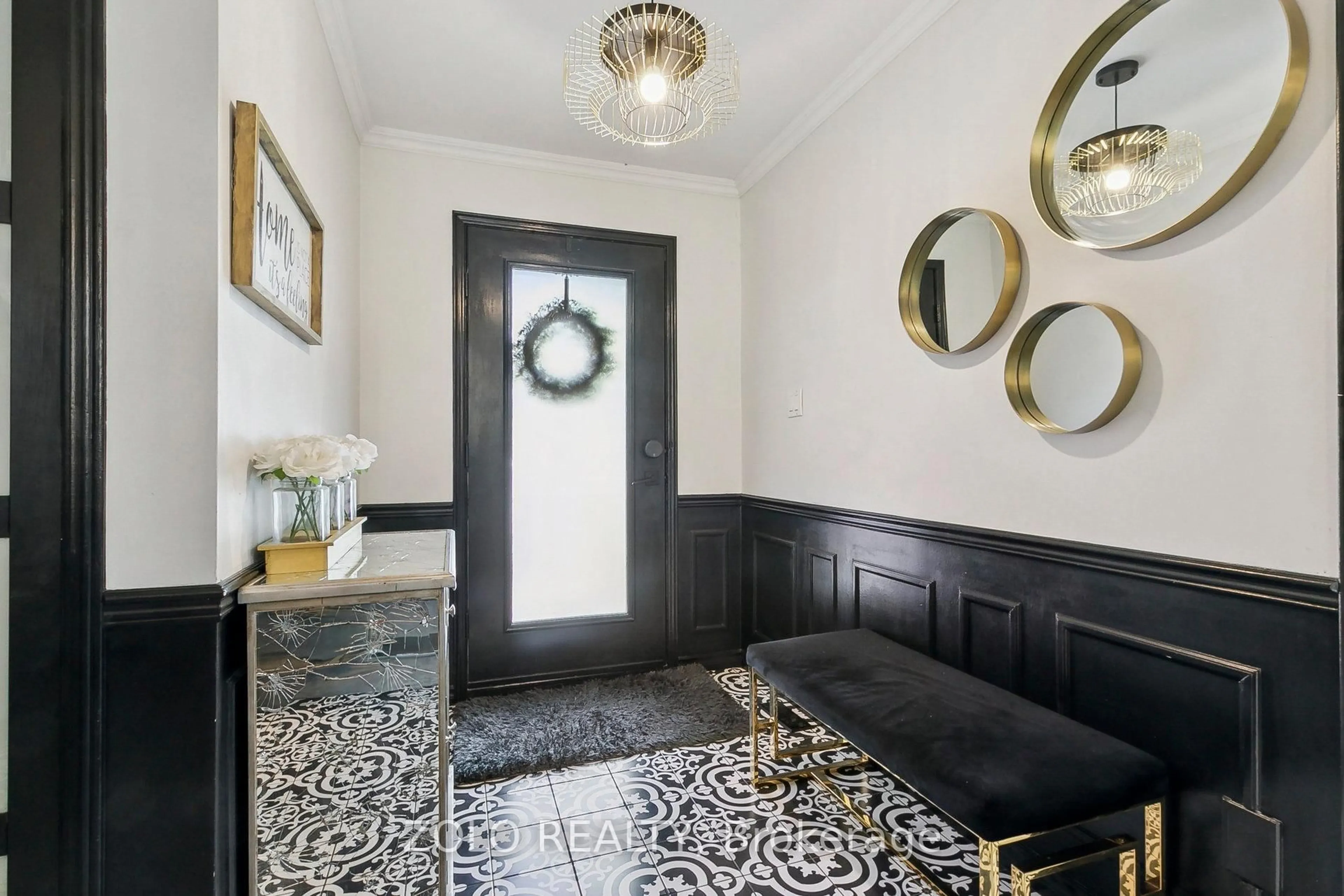 Indoor entryway for 1065 Glenanna Rd, Pickering Ontario L1V 5E1