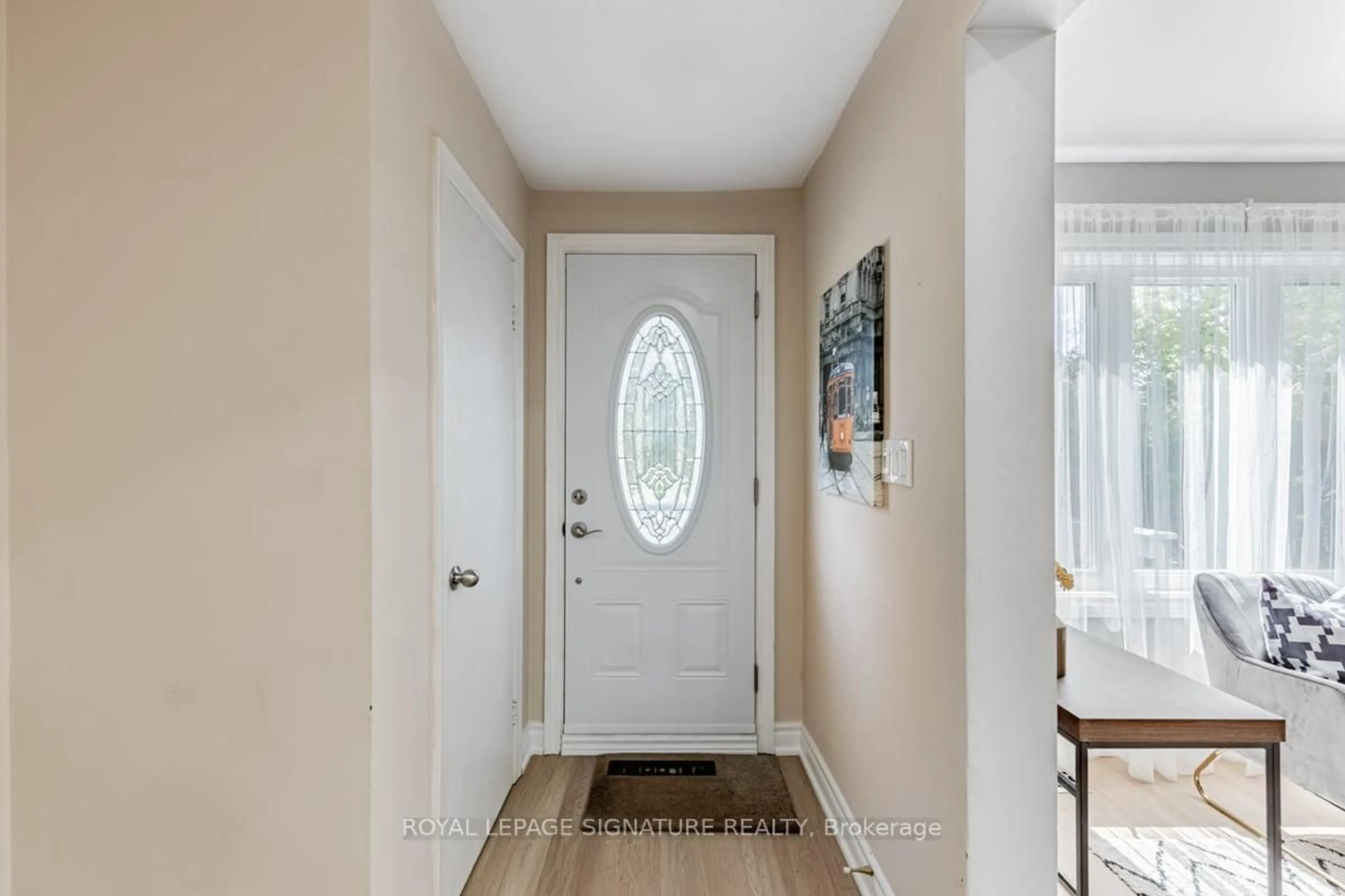 Indoor entryway for 105 Bergen Rd, Toronto Ontario M1P 1S3