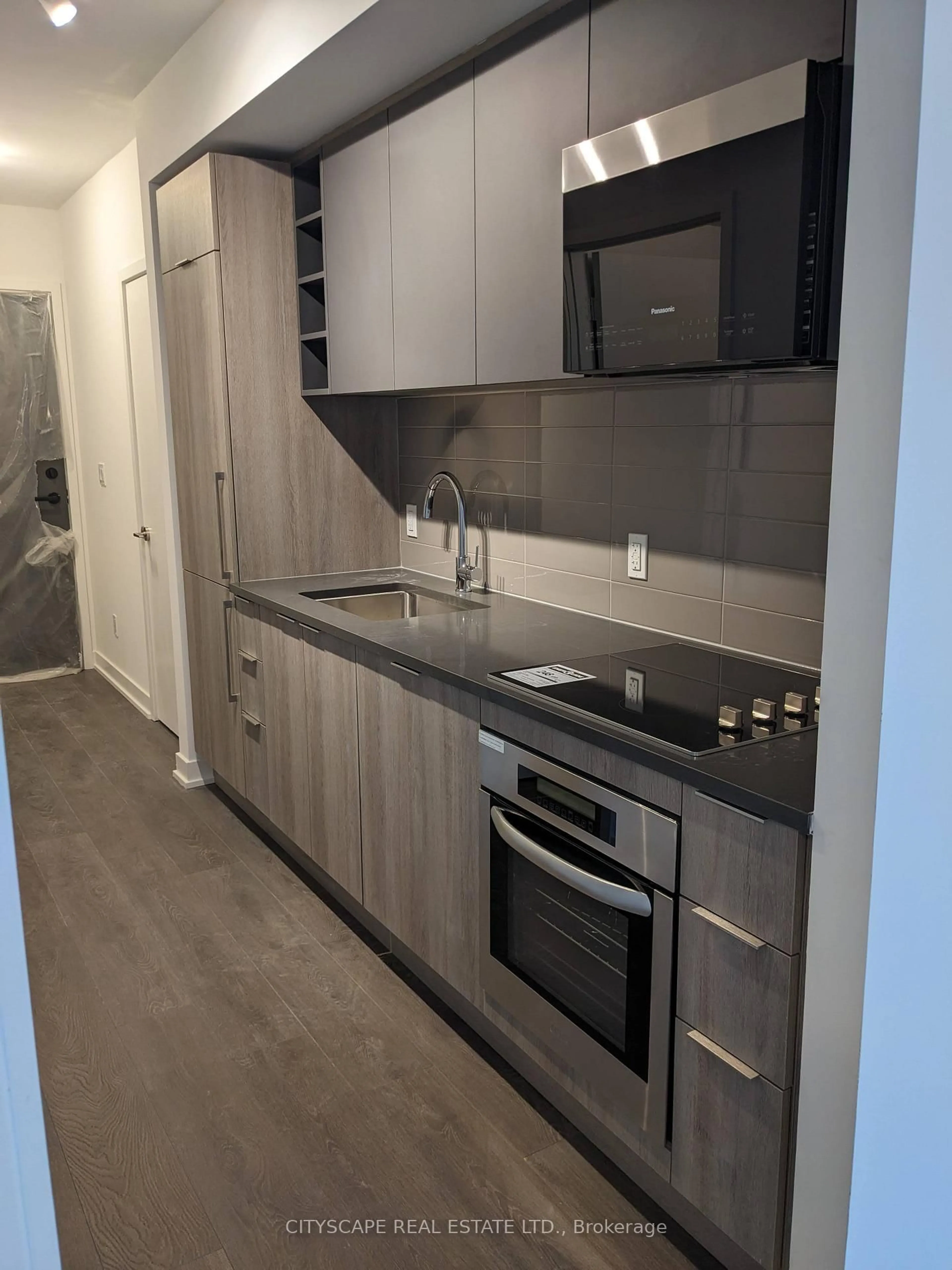 Standard kitchen, wood/laminate floor for 2031 Kennedy Rd #3222, Toronto Ontario M1T 0B8