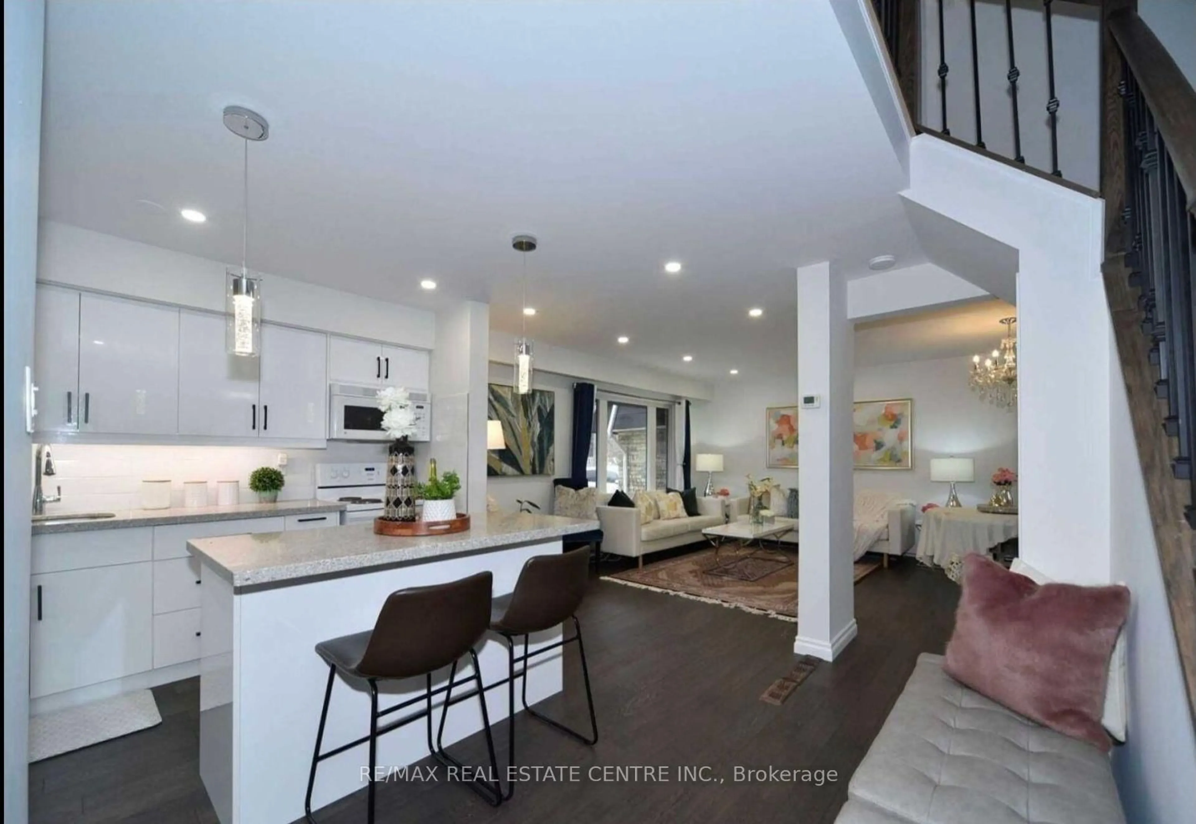 Open concept kitchen, unknown for 25 Ivanic Crt, Whitby Ontario L1N 6E3