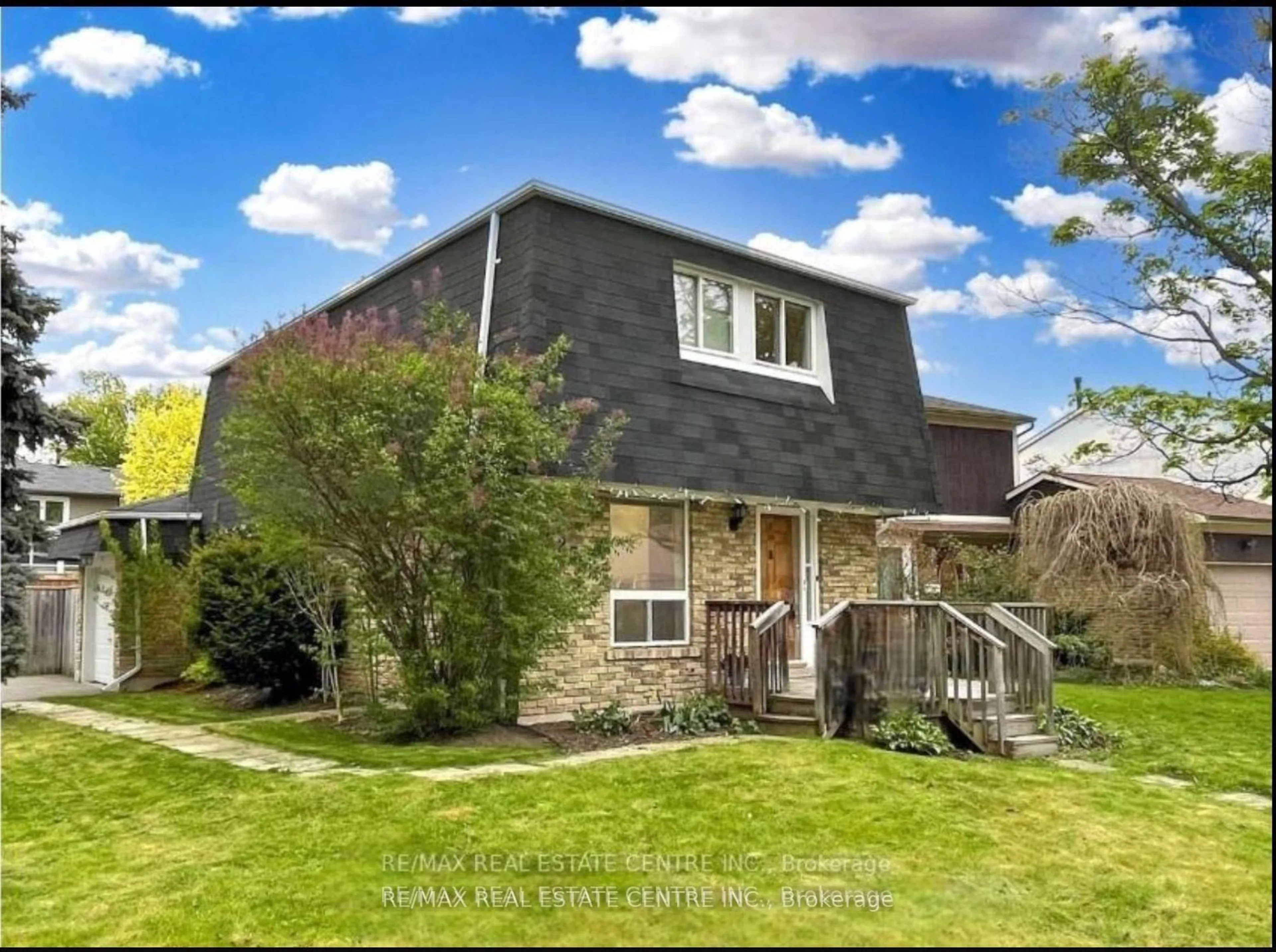 Unknown for 25 Ivanic Crt, Whitby Ontario L1N 6E3