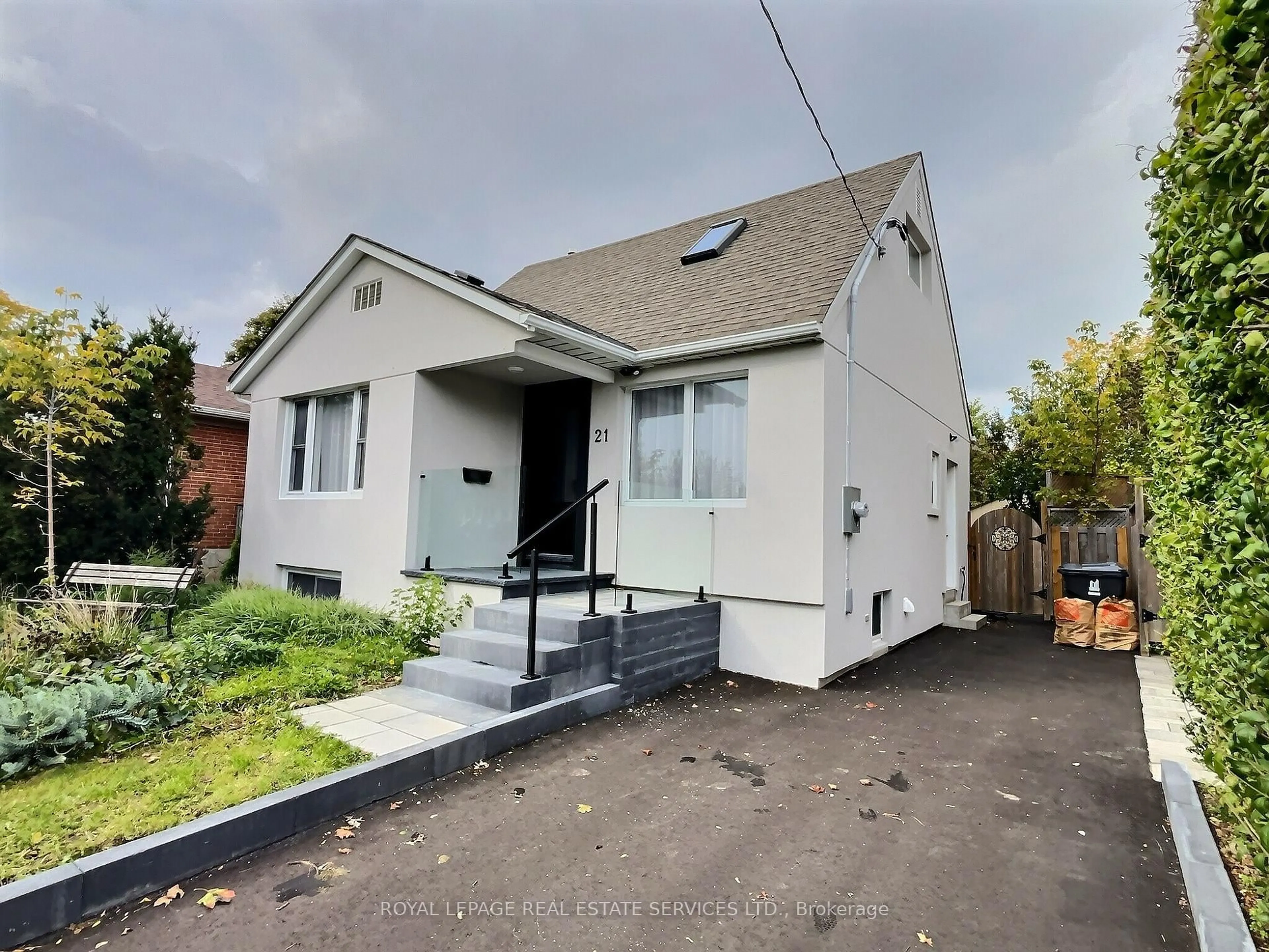 Unknown for 21 Christina Cres, Toronto Ontario M1R 4H7