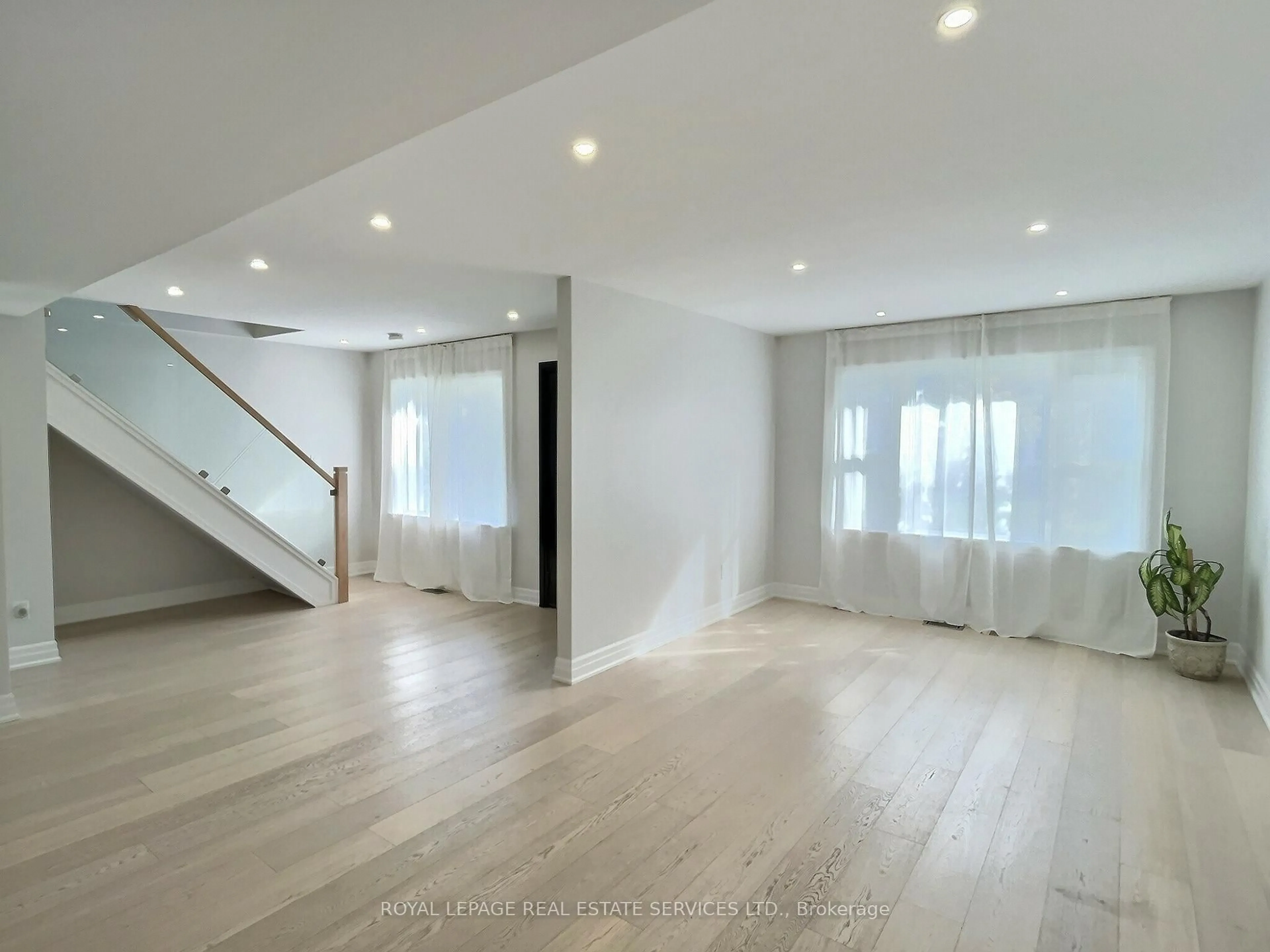 A pic of a room for 21 Christina Cres, Toronto Ontario M1R 4H7