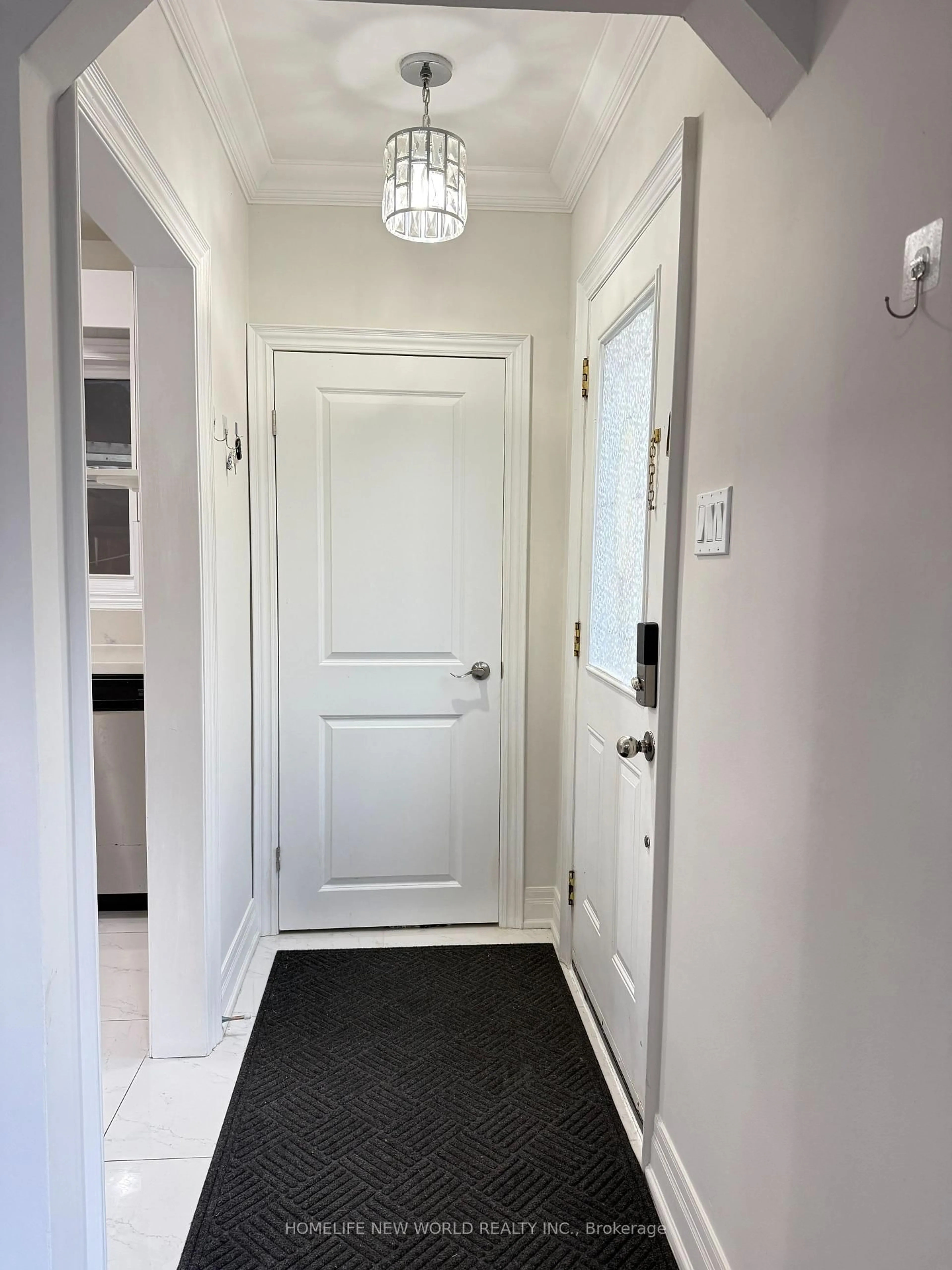 Indoor entryway for 111 Vauxhall Dr, Toronto Ontario M1P 1R5