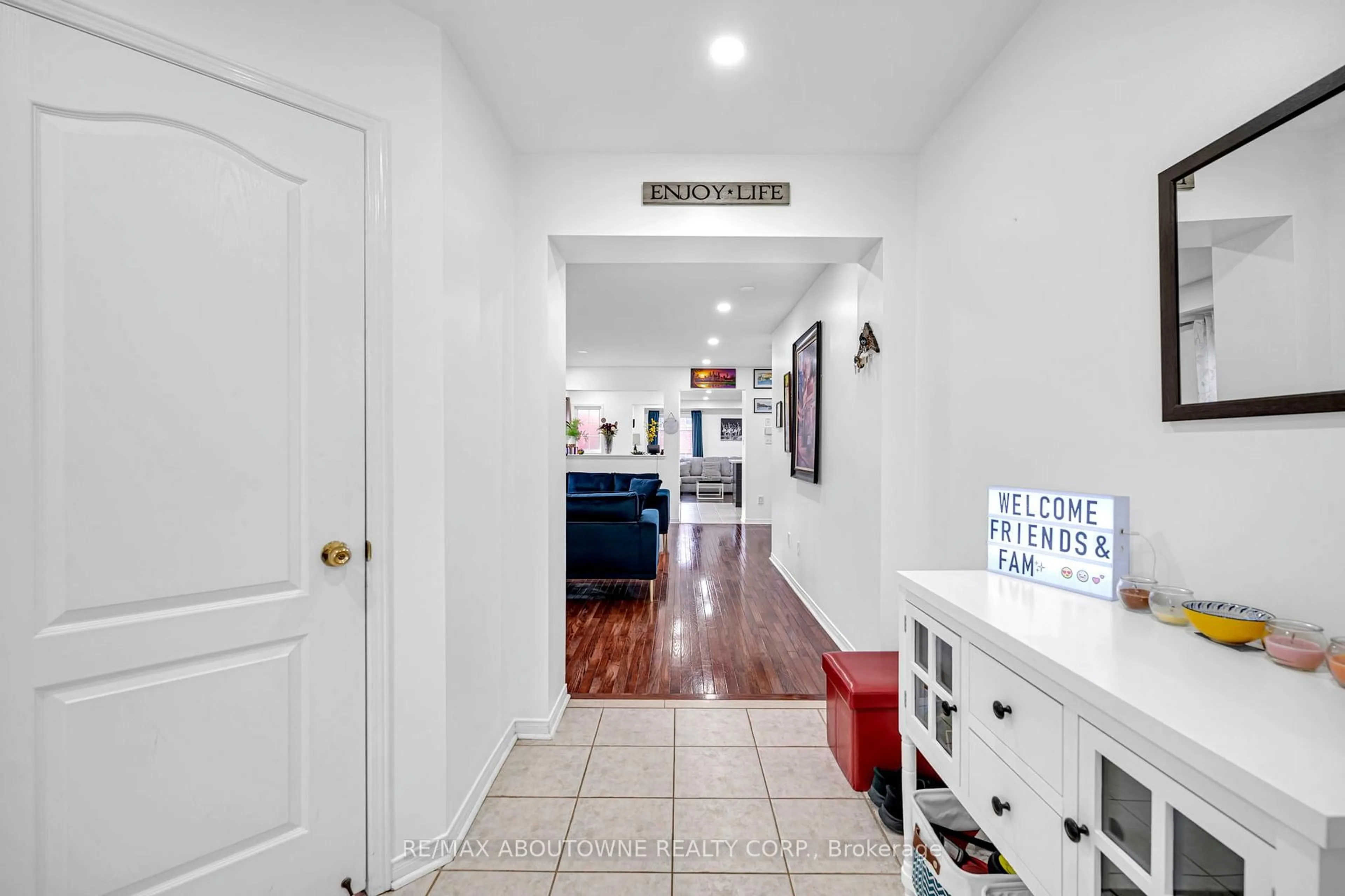 Indoor entryway for 303 Porte Rd, Ajax Ontario L1S 0A4