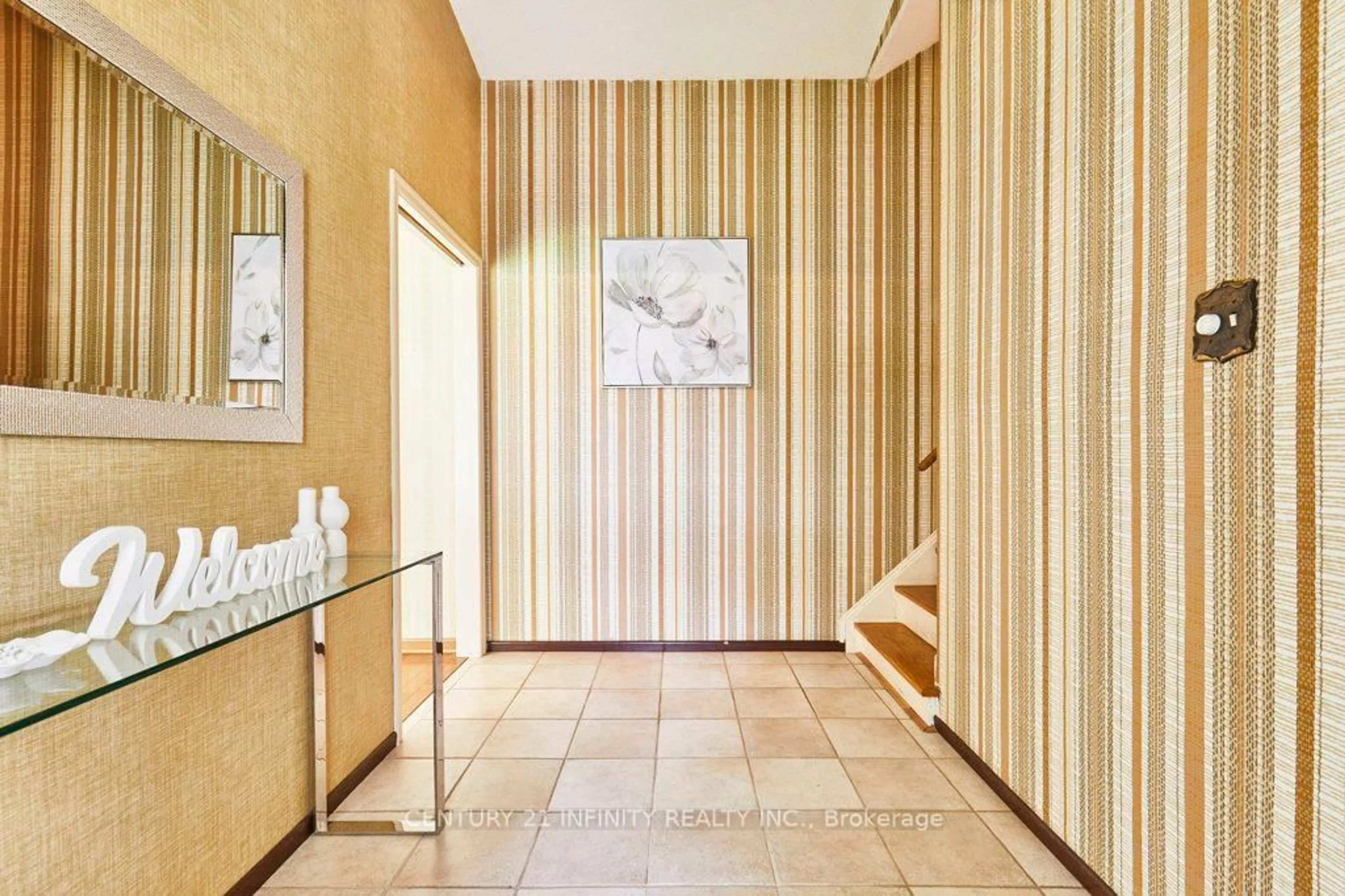 Indoor foyer for 1 Goodland Gate, Toronto Ontario M1S 1V4