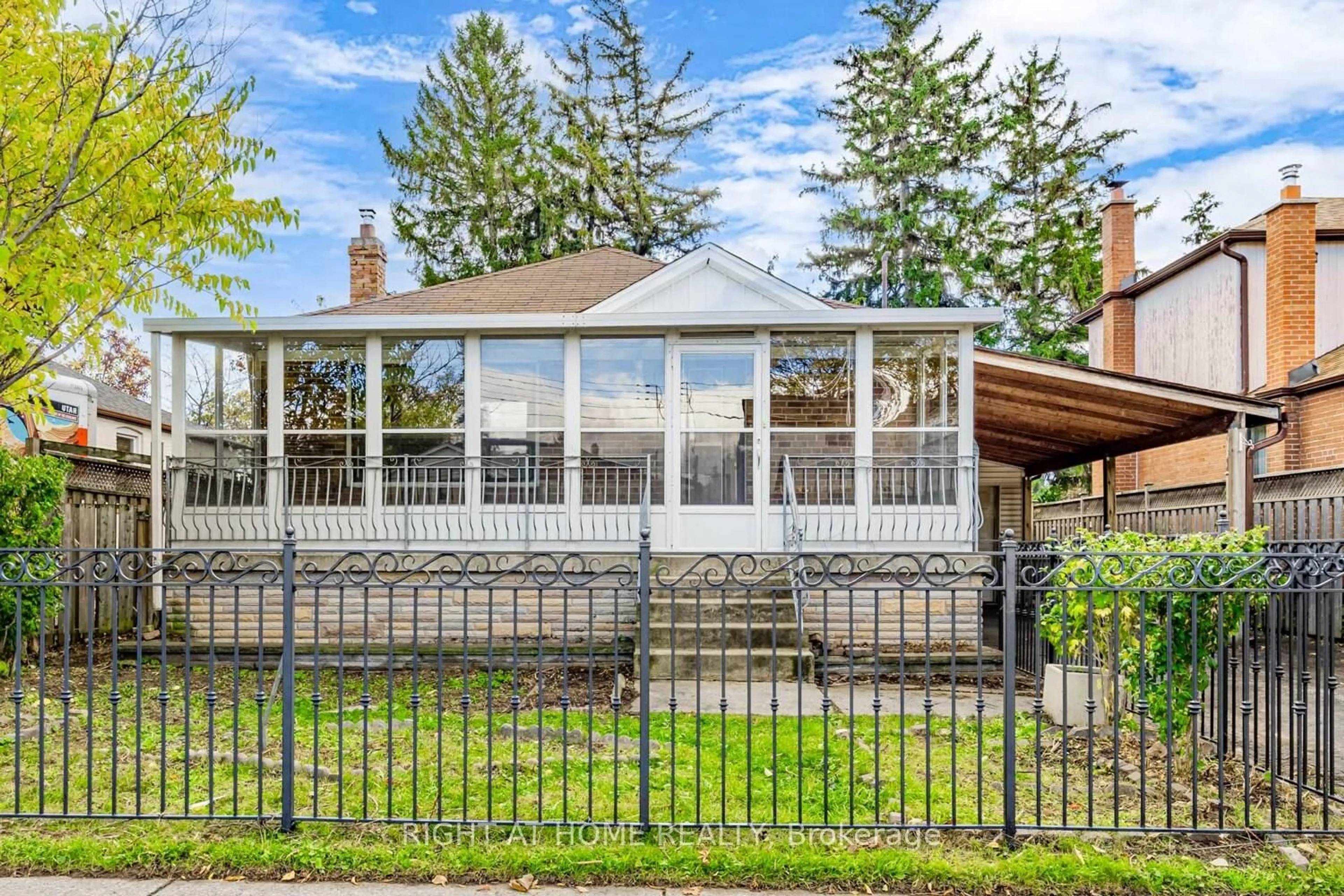 Unknown for 5 Mcgregor Rd, Toronto Ontario M1P 1C5