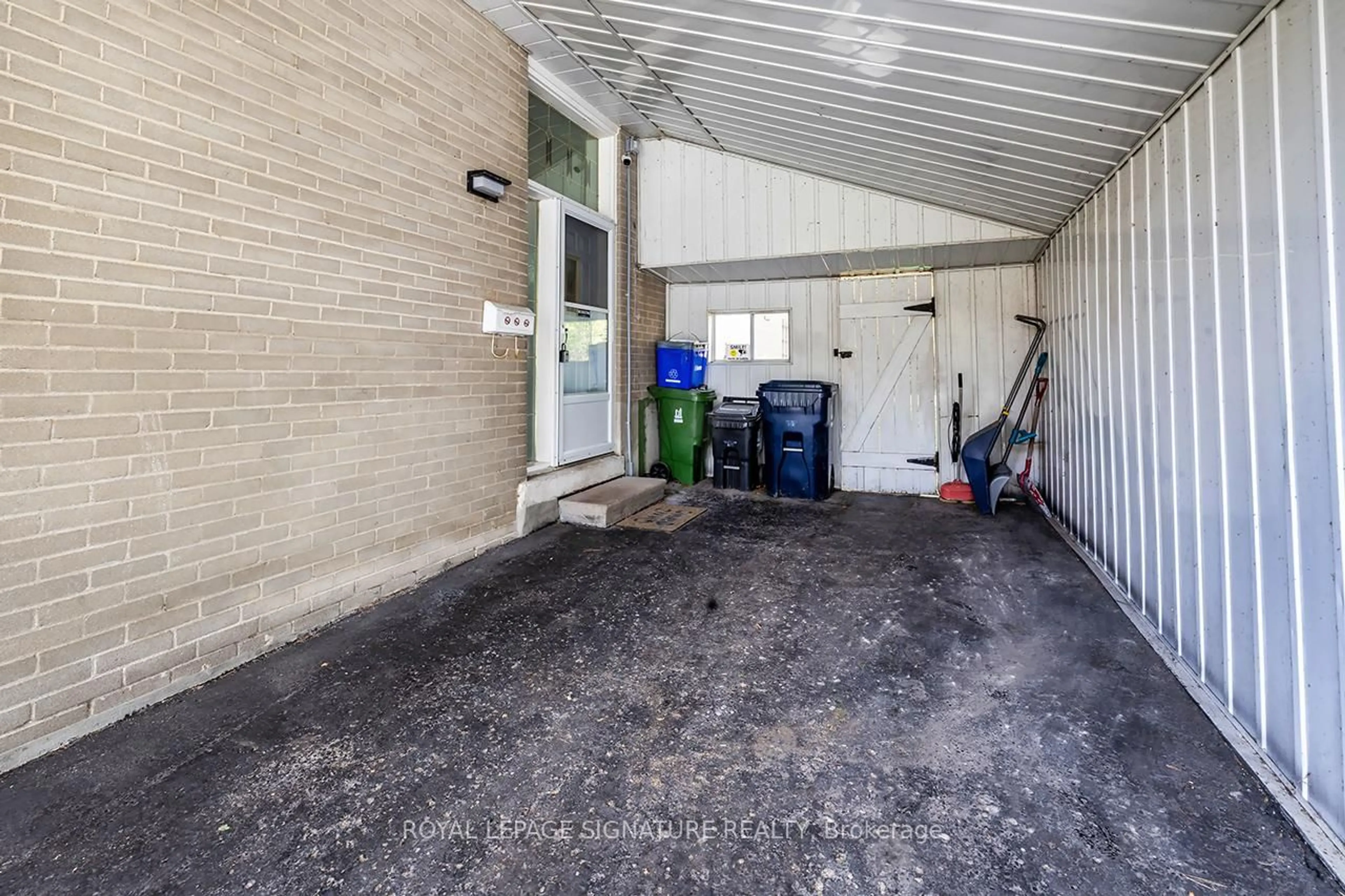 Indoor garage for 156 Catalina Dr, Toronto Ontario M1E 1B4