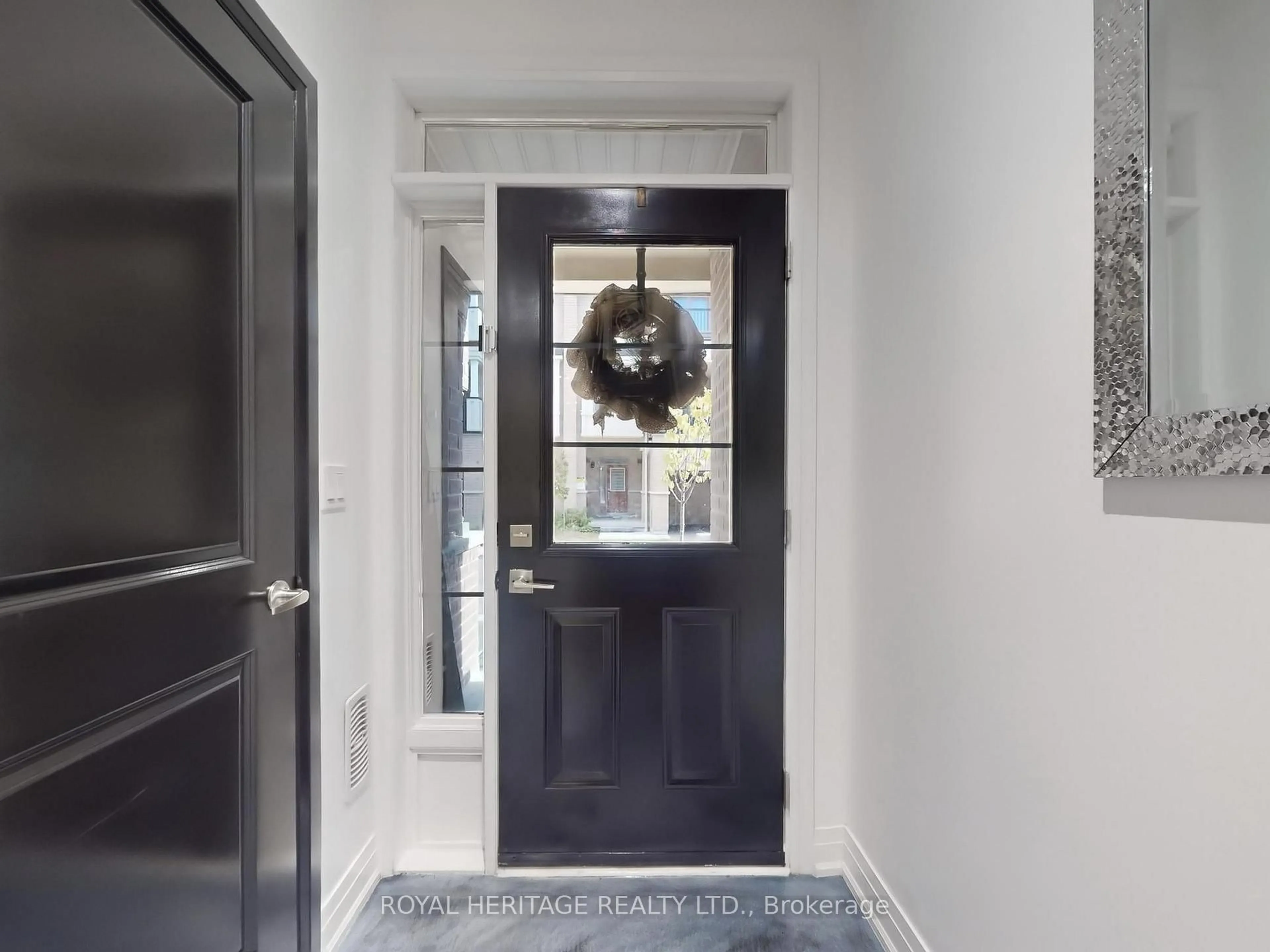 Indoor entryway for 24 Waterside Way, Whitby Ontario L1N 0N1