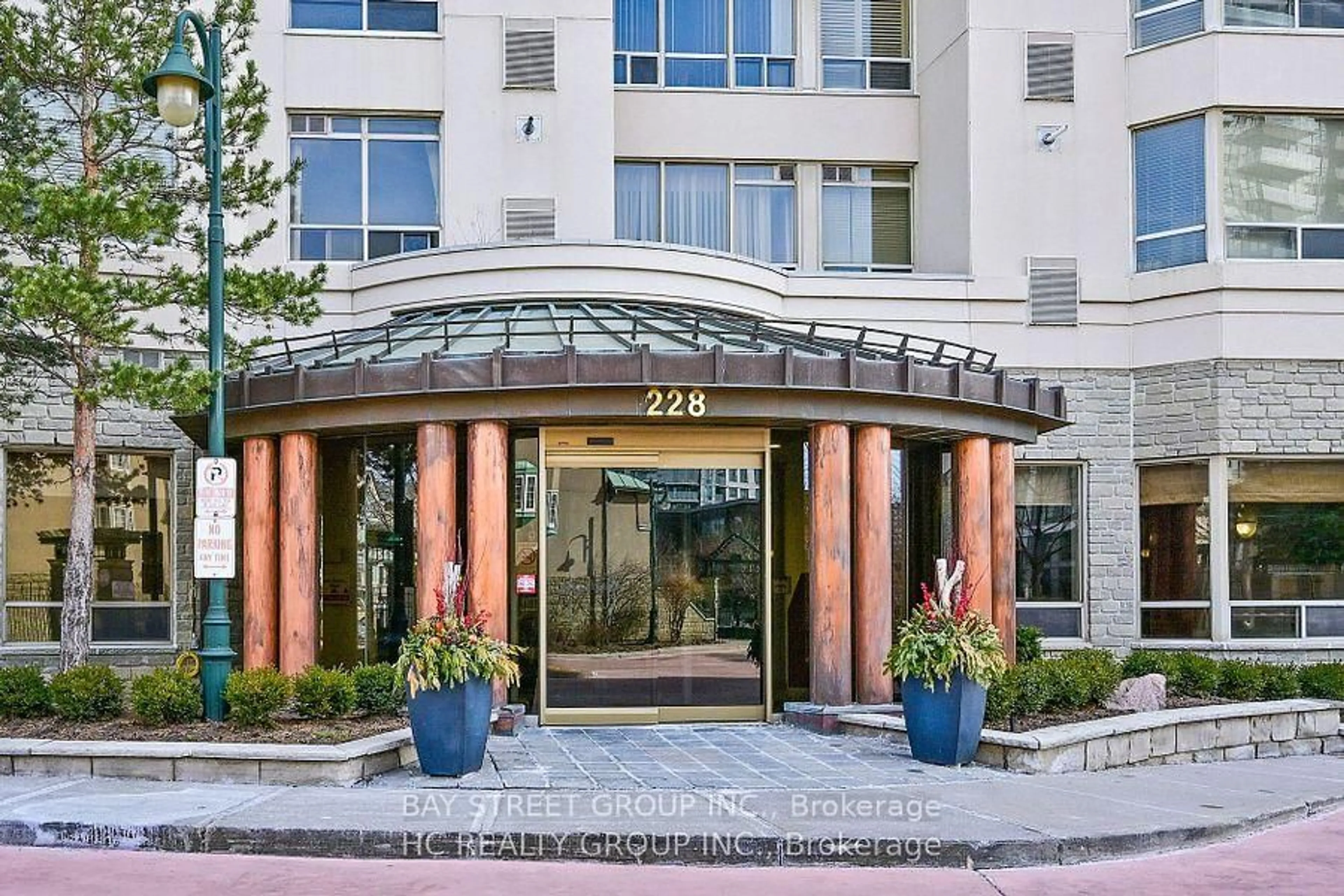 Indoor foyer for 228 Bonis Ave #1505, Toronto Ontario M1T 3W4