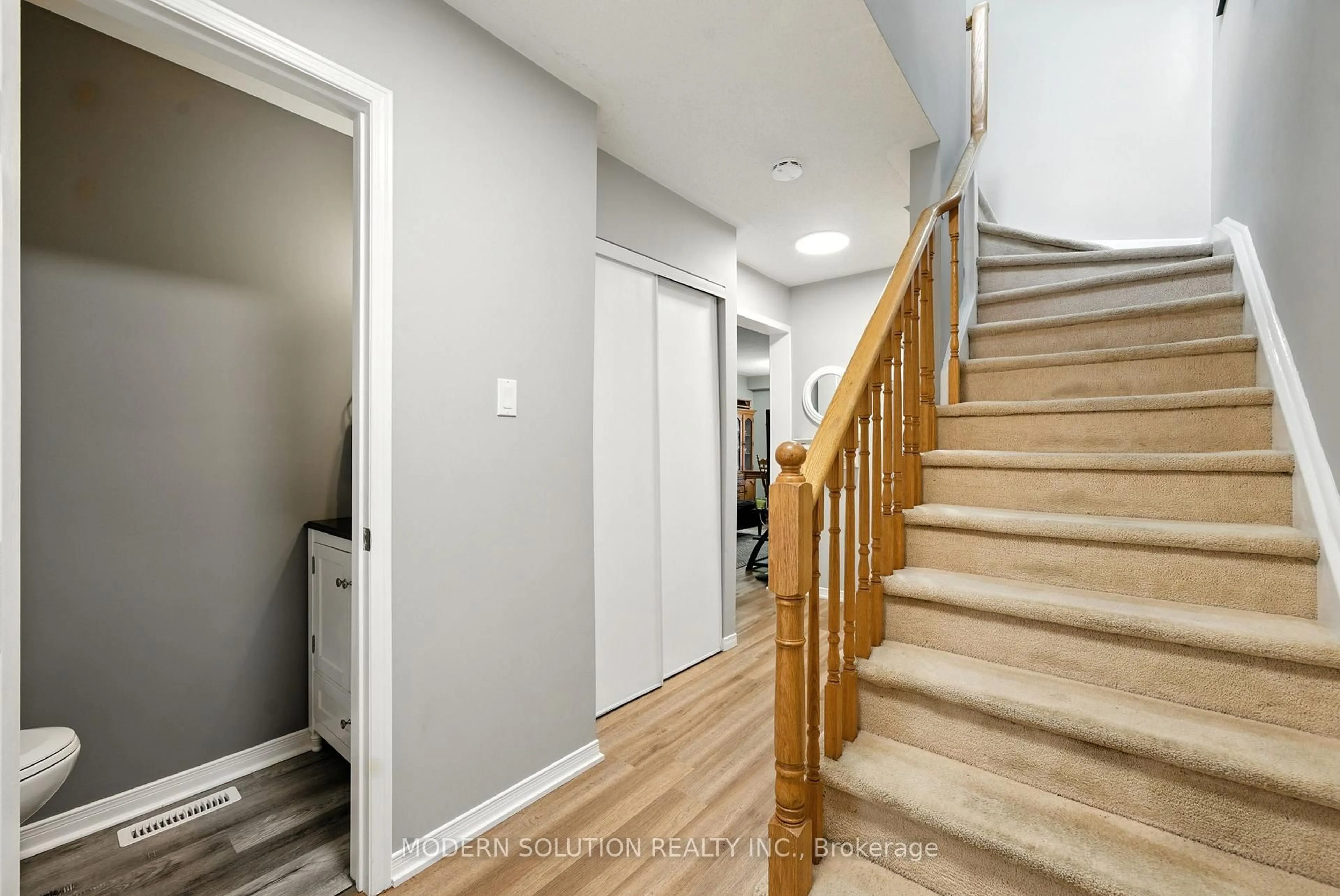 Indoor entryway for 99 Creekwood Cres, Whitby Ontario L1R 2K1
